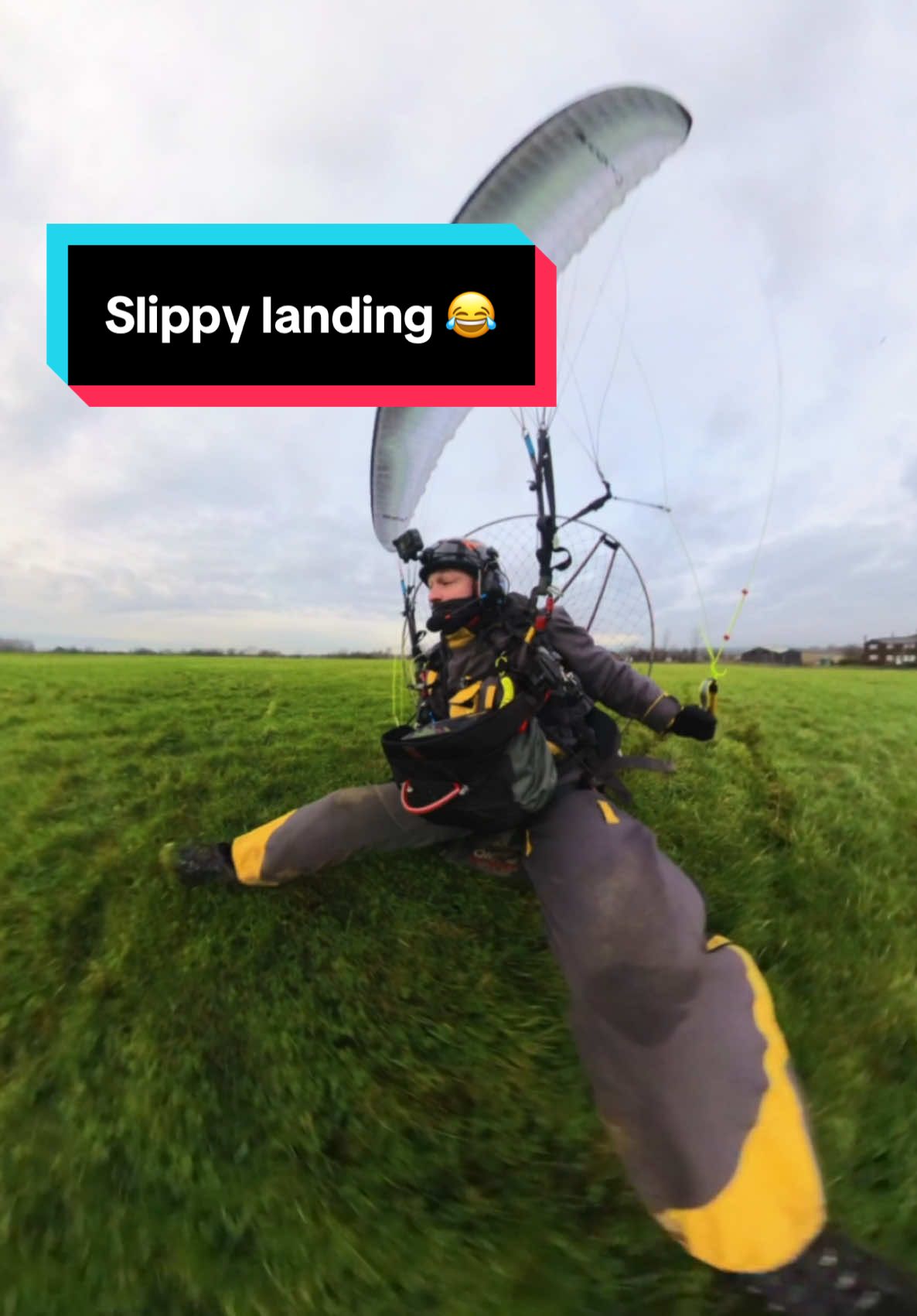 🙃 #paramotor #uk #flying #paraglider #paramotorlife #landing #funny #slippy