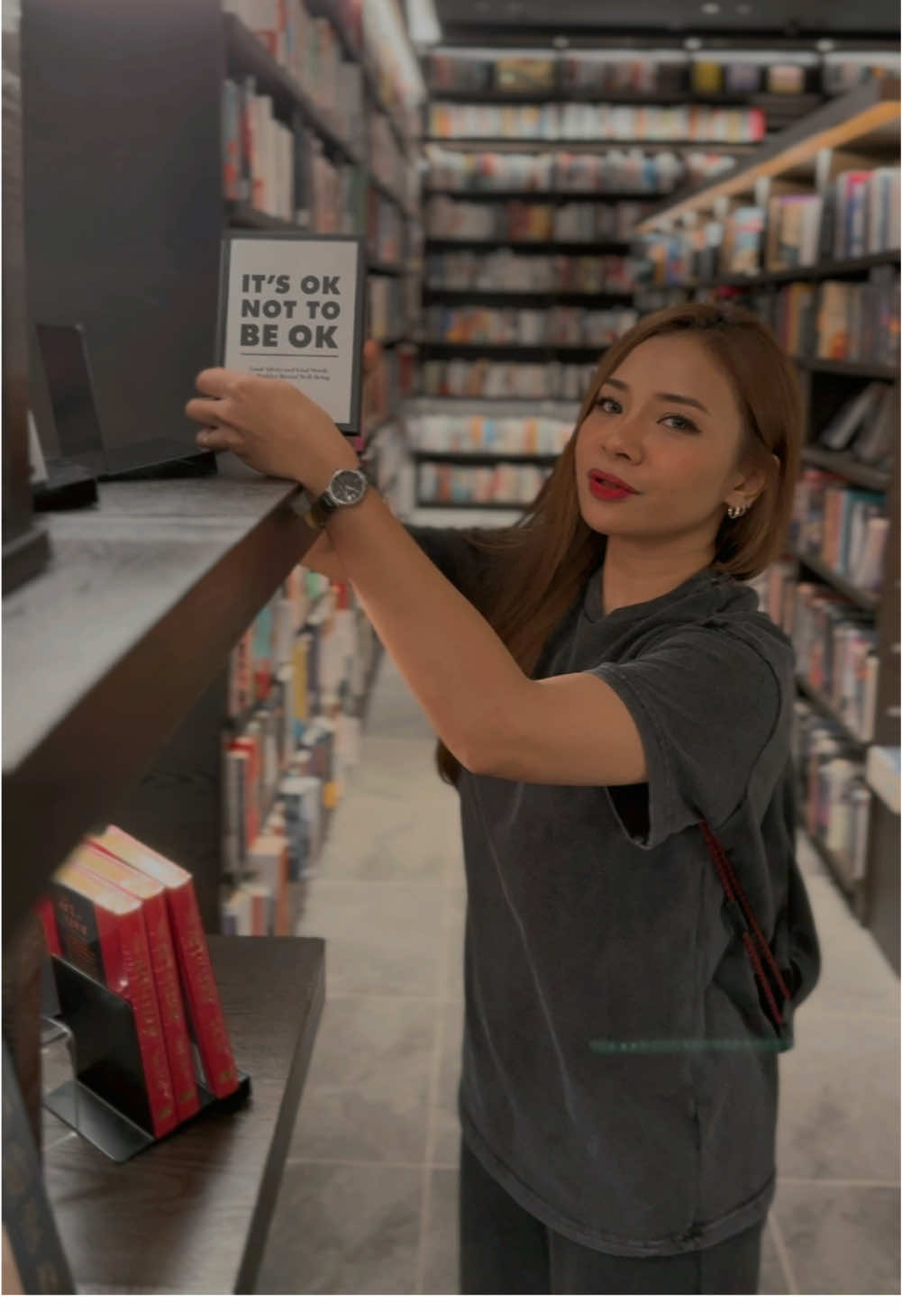 Siapa kat sini book lover? 🙋🏻‍♀️ Apa buku peberet korang? Antara angan2 Shiha,Shiha nak ada bookstore sendiri nanti..Possible tak 