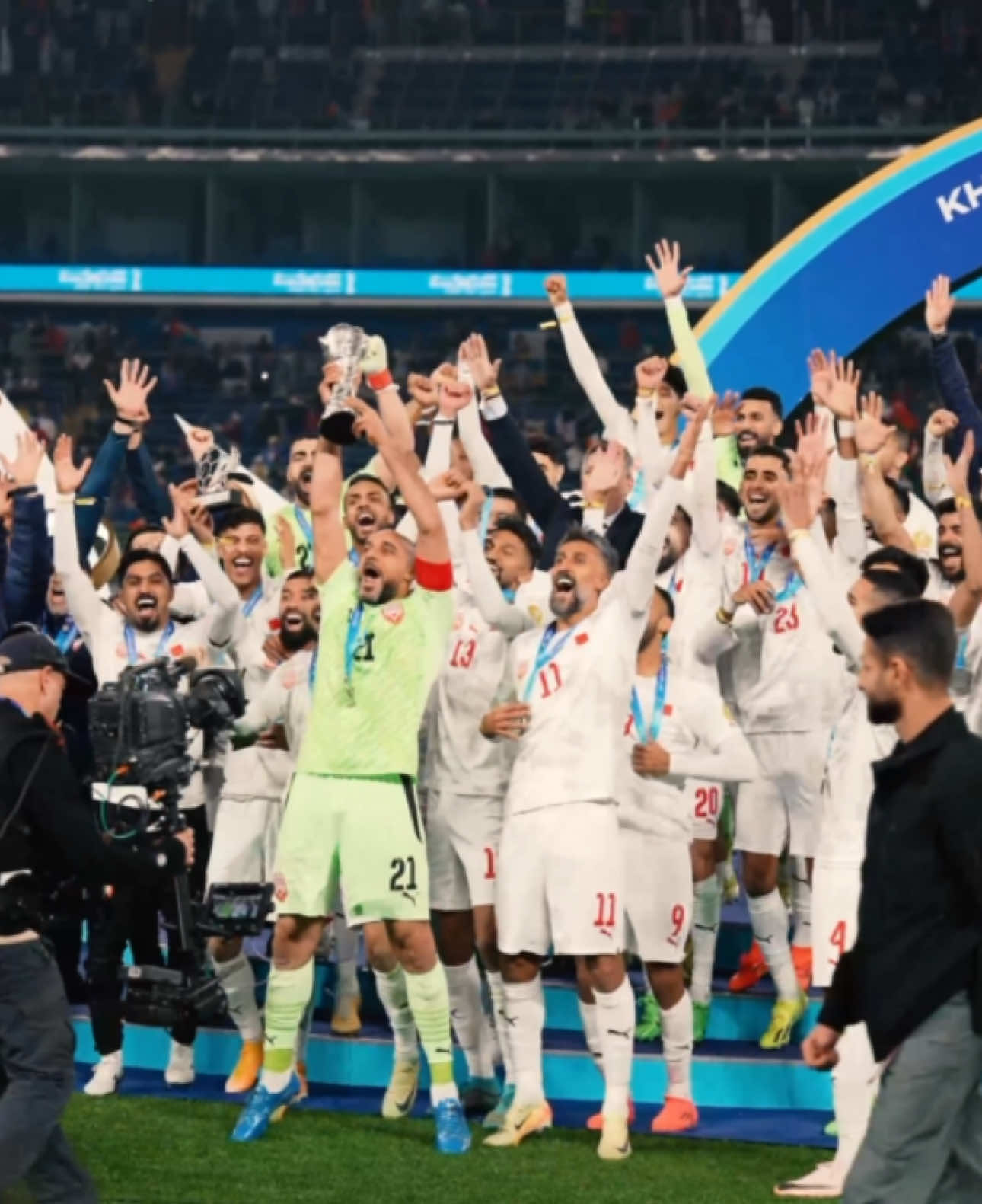 يابوووه 🎶🏆🇧🇭 هاتوووه صارت يابووه 😍🏆 أغنية المنتخب البحريني الرسمية بعد تحقيق بطولة خليجي زين 26 🇧🇭 إنتاج المركز الإعلامي بالاتحاد البحريني لكرة القدم @bahrainfa  برعاية الهيئة العامة للرياضة  @gsa.bh  #هاتووه🏆  #يابووه🏆 المنتخب_البحريني #خليجي_زين26