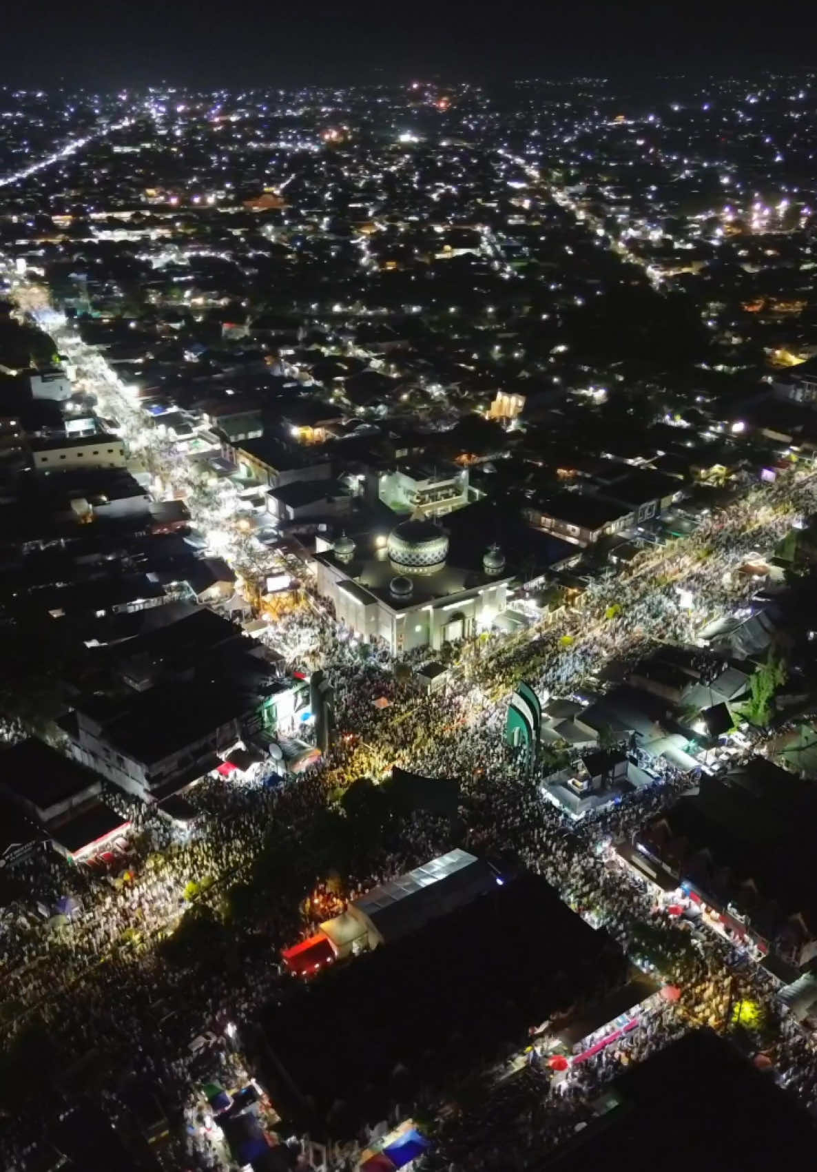 masyaallah berkah abah guru sekumpul mudahan kita semua disini berkumpul dan di akhirat nanti berkumpul bersama orang” yang kita cintai🤲🏻🤲🏻#haulabahgurusekumpul #berkatmaulidurrasul 