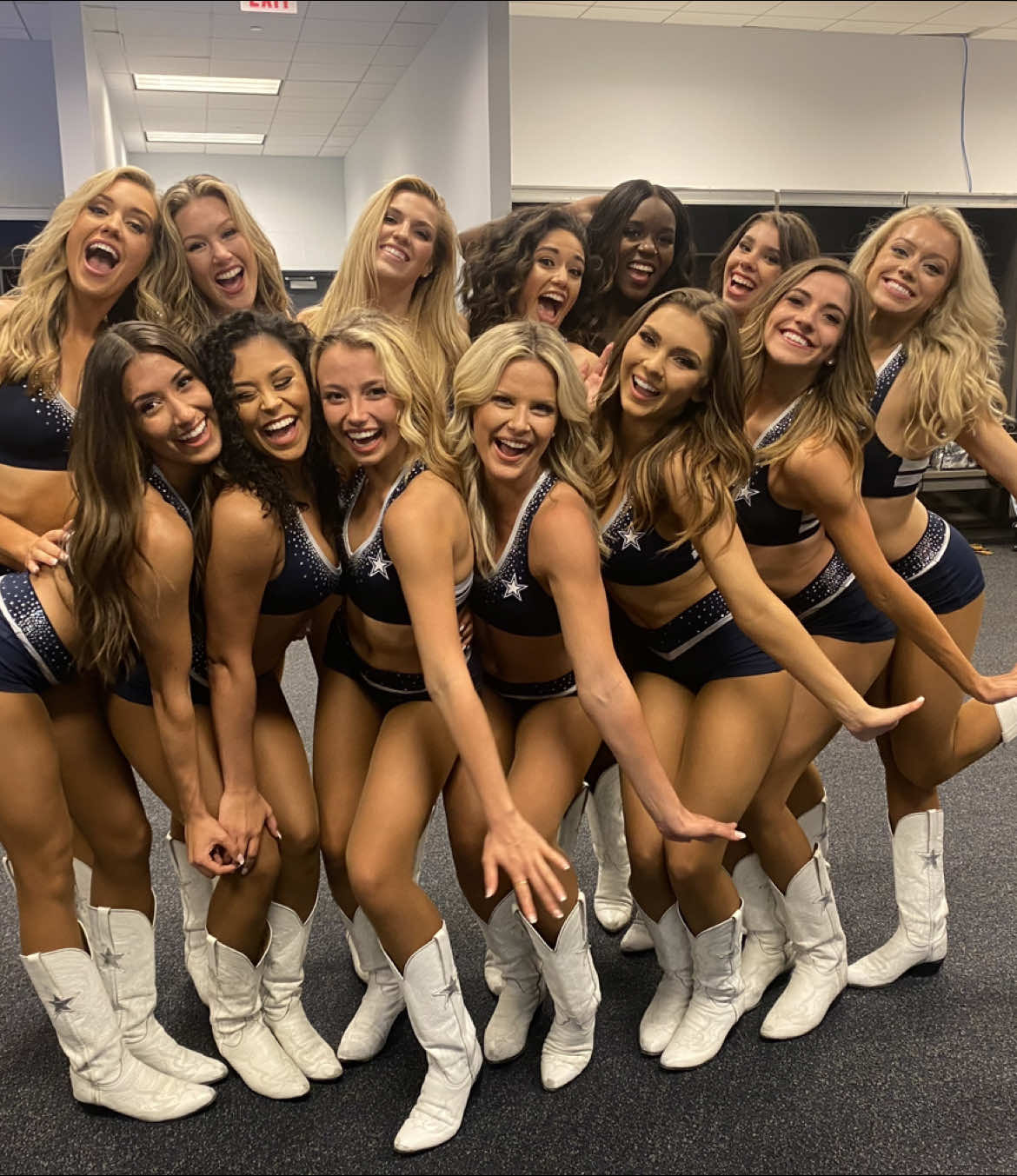 who’s cutting onions?😭🥺 Love my girls so much! 💙@Madeline @Leatunnell @Kleine @KayDianna MacKenzie @Tori  #dcc #dallascowboyscheerleaders #americassweethearts #netflix #gameday #nightchanges 