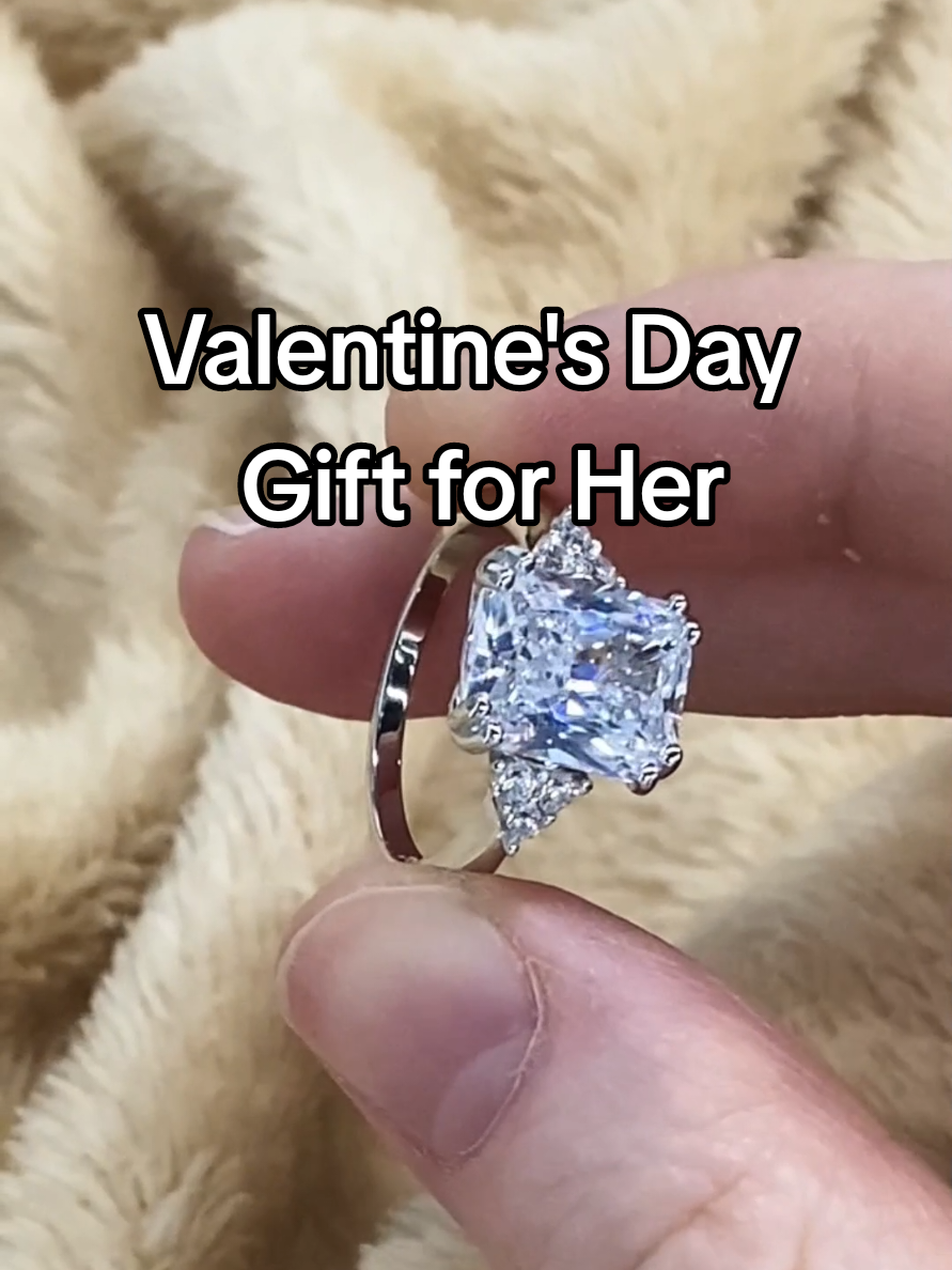 Special Valentine's Day gift for her . #valentinesdaygift #engagementring #promisering #giftforher #weddingrings #rings #jewelery 