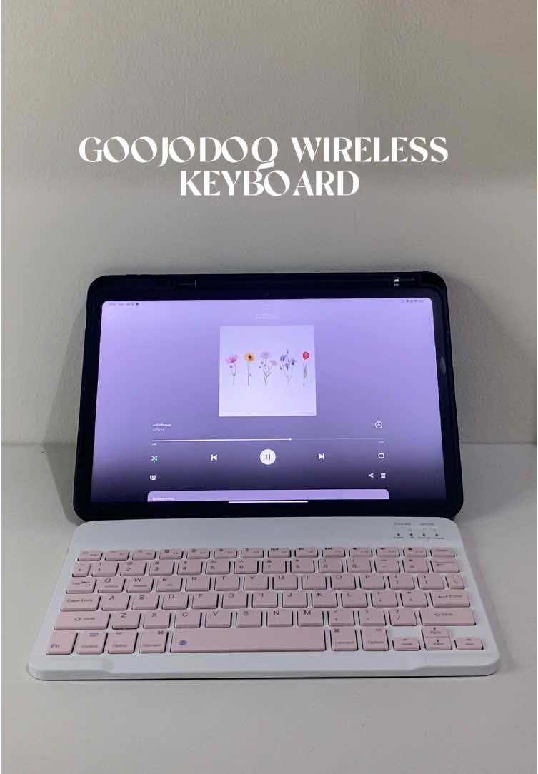 Turn your iPad into a laptop with the Goojodoq wireless keyboard! 💻🎀 #goojodoq #goojodoqkeyboard #wirelesskeyboard #studentessentials #school #student #tablet #TechEssentials #foryou #fyp #foryoupage #pink #keyboard 