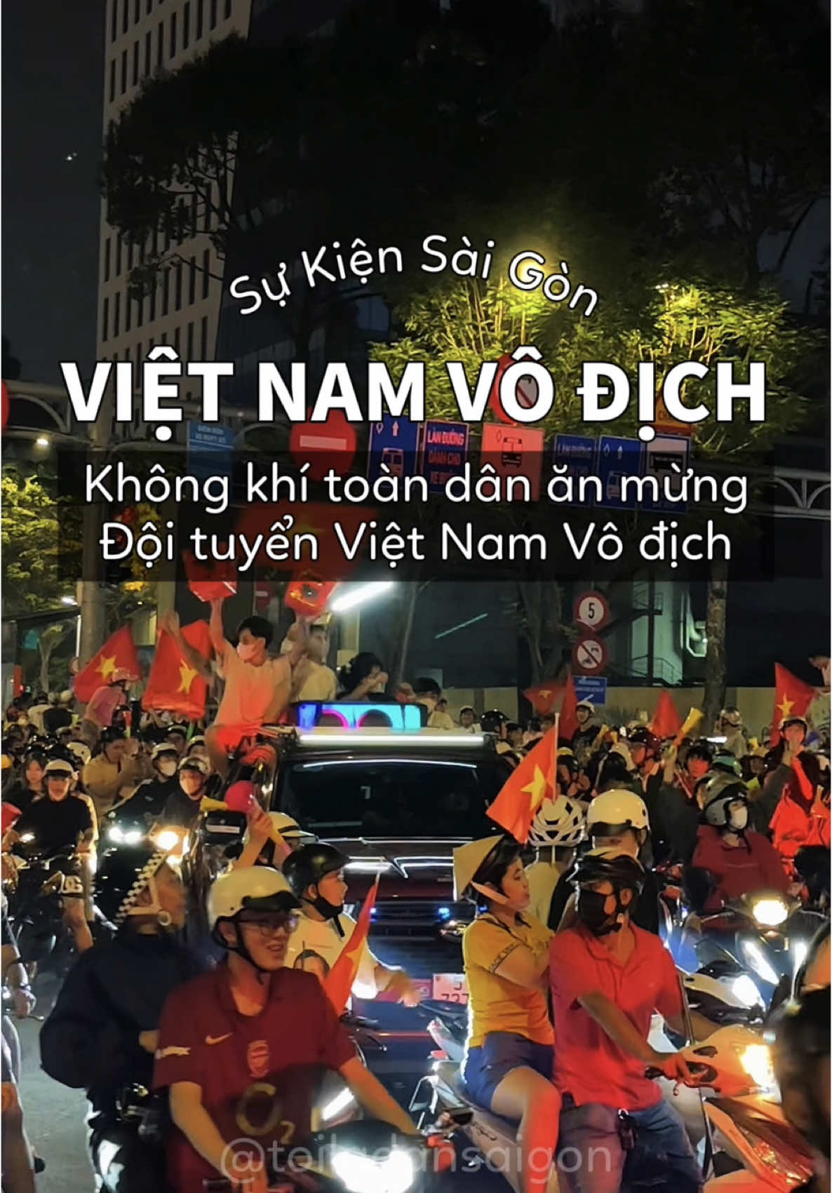 Không khí toàn dân ăn mừng đội tuyển Việt Nam Vô Địch 🇻🇳🇻🇳 #toiladansaigon #vietnamvodich #xuhuong #saigon #ngaycuoinam #doituyenvietnam 