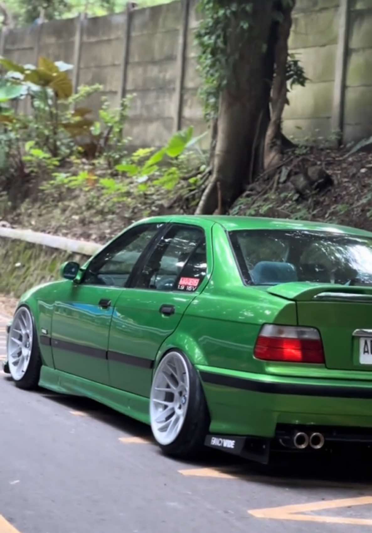 Mobil harian kok bukan cuma mobil garasi rumah 😁 #e36 #318is #318ismotorsport #bmw #bmwe36 #e36m3 #green #318isedan #e36indonesia 