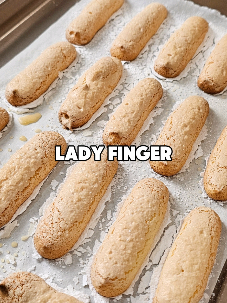 Lady finger Kalau bikin sendiri sejujurnya lebih fleksible karena kita bisa tentukan bentuknya sesuai dengan kebutuhan, mau lebih panjang pendek atau bulat dan terutama yang di kotanya gk ada lady finger jadi tetap bisa kreasi menggunakan lady finger recipe menghasilkan kurang lebih 15-17 lady finger 1 kuning telur +25gr gula pasir 1 putih telur +25gr gula pasir 30gr tepung terigu protein sedang gula halus/icing sugar untuk taburan