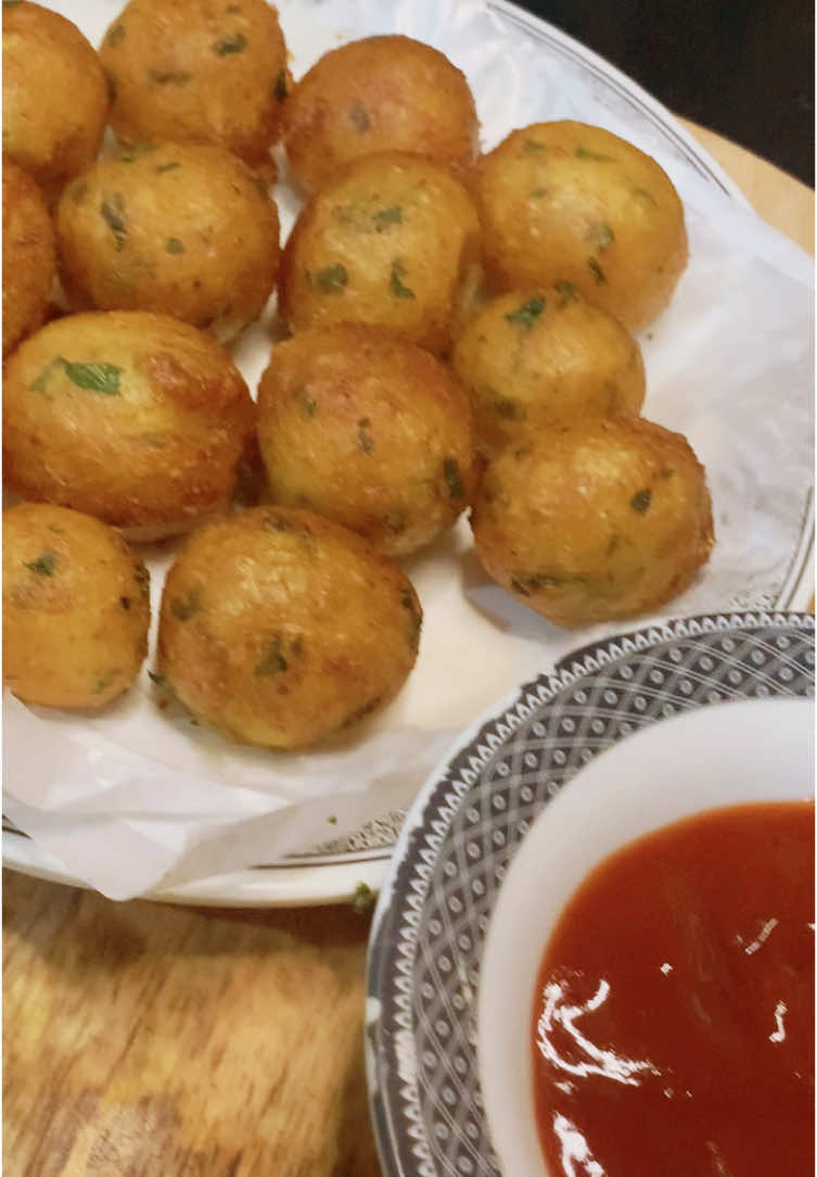 Crispy potatoes balls recipe. You guys will love it . #cooking #food #recipes #potato #EasyRecipe #Quick#snacks #fypシ #