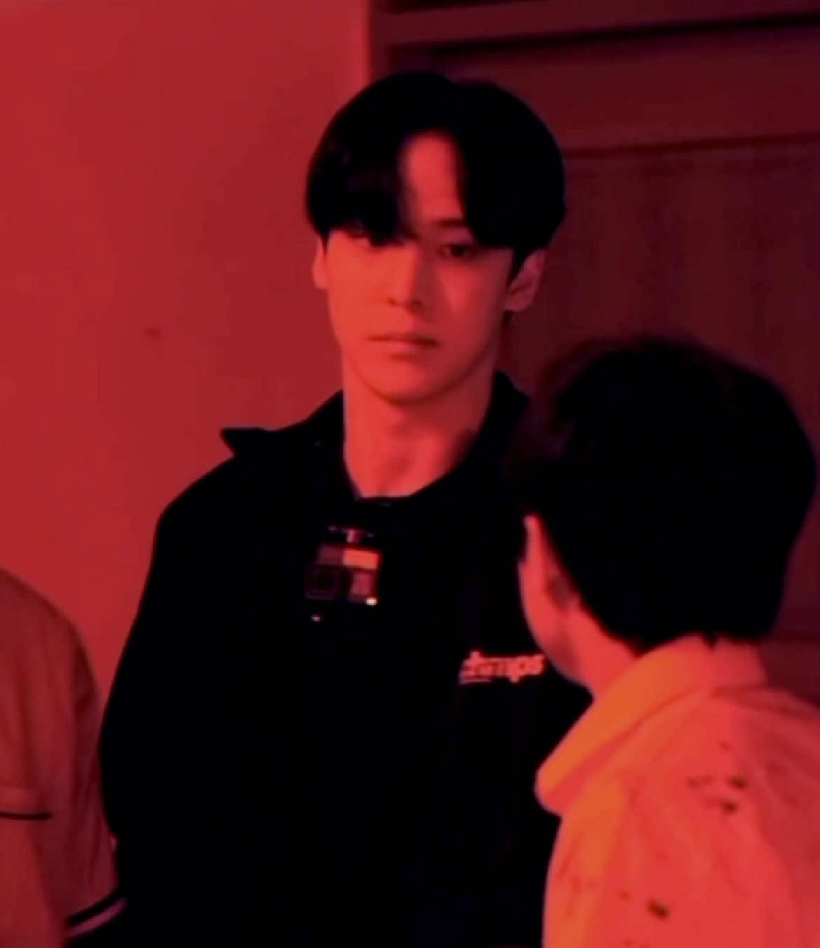 Yunho immediately stepping in when San looked nervous, that FACE, oh what a man, the way he wrestled him onto the floor (ofc San ended up being a traitor but still) #ateez #yunho #san #yunsan #yeosual #fyp 