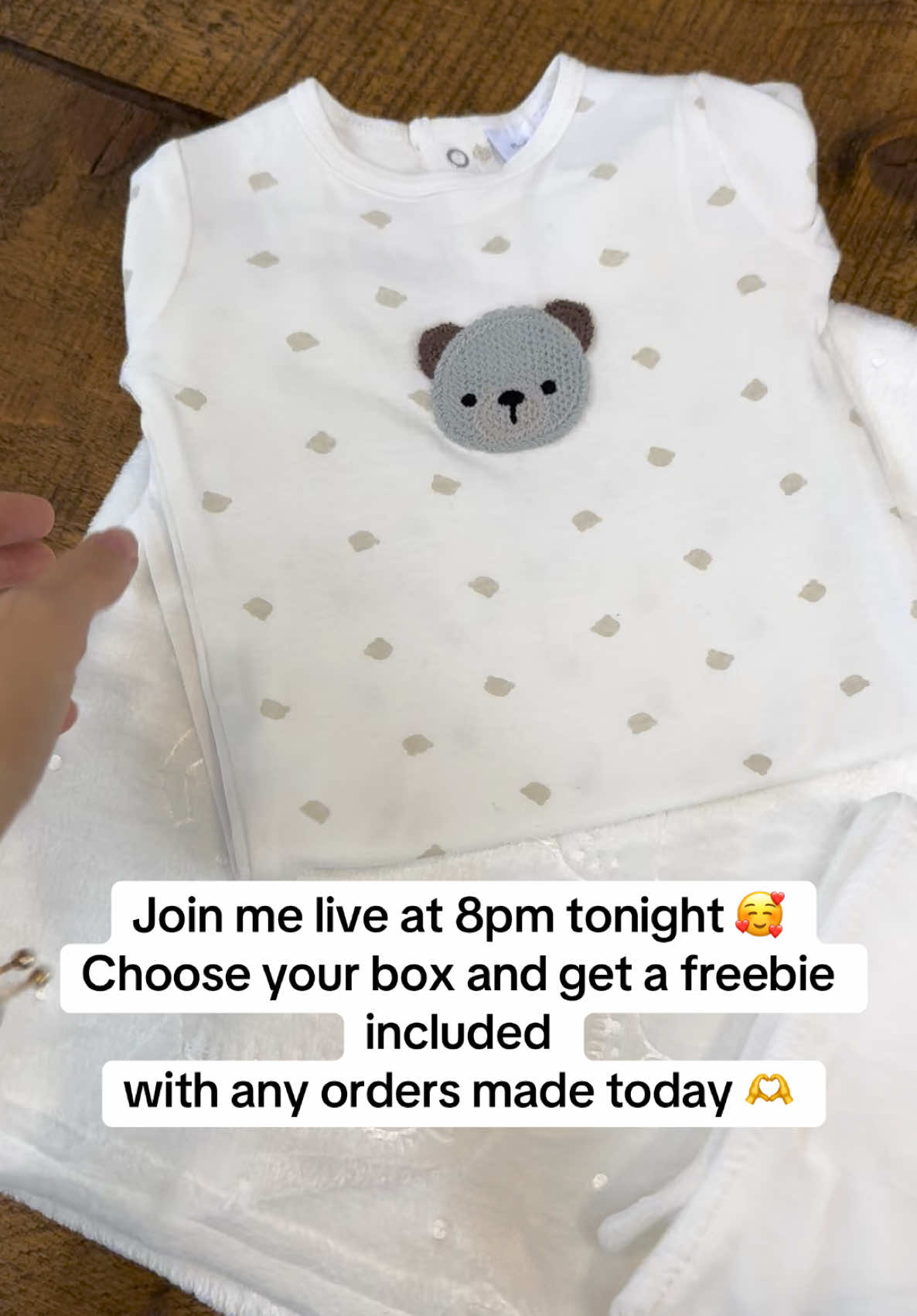 Join me live at 8pm tonight 🥰  Choose your box and get a freebie  included with any orders made today 🫶 #fyp #teamwork #petsonalisedgifts #viraltiktokvideo #beseen #bespokegiftsuk 