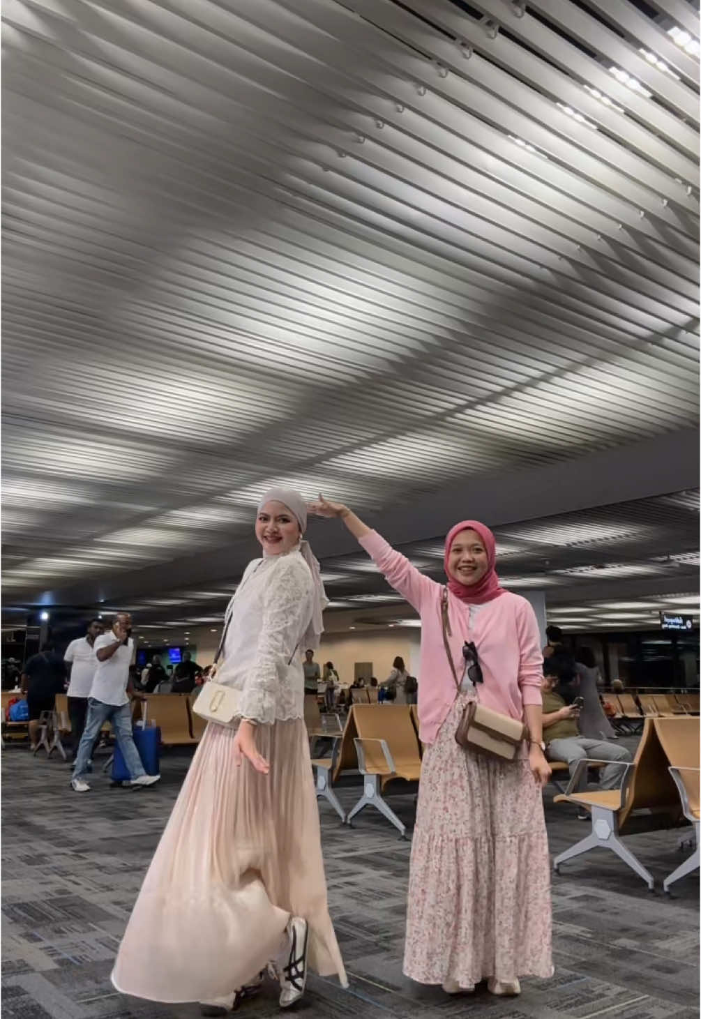 Outfit check at the airport 🤣 Bangkok was fun. I will come back!!!! @AYNA 