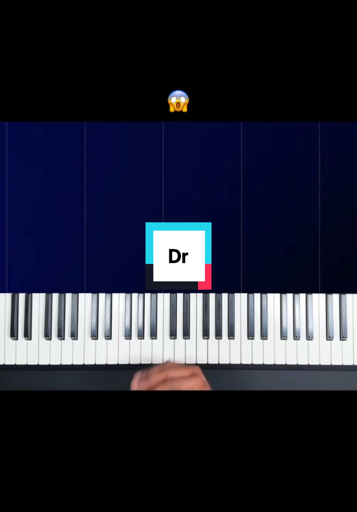 How to play this easy song on piano 😱 do you know it ?? with this fake trick tutorial #pianotutorial #pianosoinapp #pianosoin #pianoeasy #beginner #piano Drowing love 