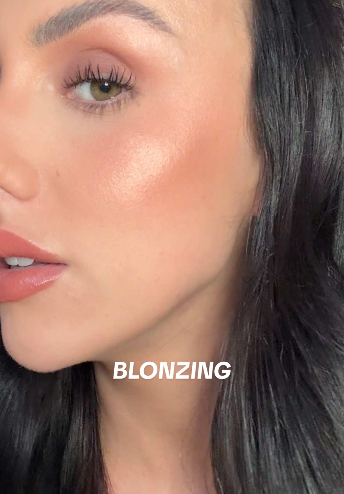 My newest makeup obsession @maccosmetics  #blonzing #blushhack #blushtopper #goldblush #BeautyTok #beautyhacks 