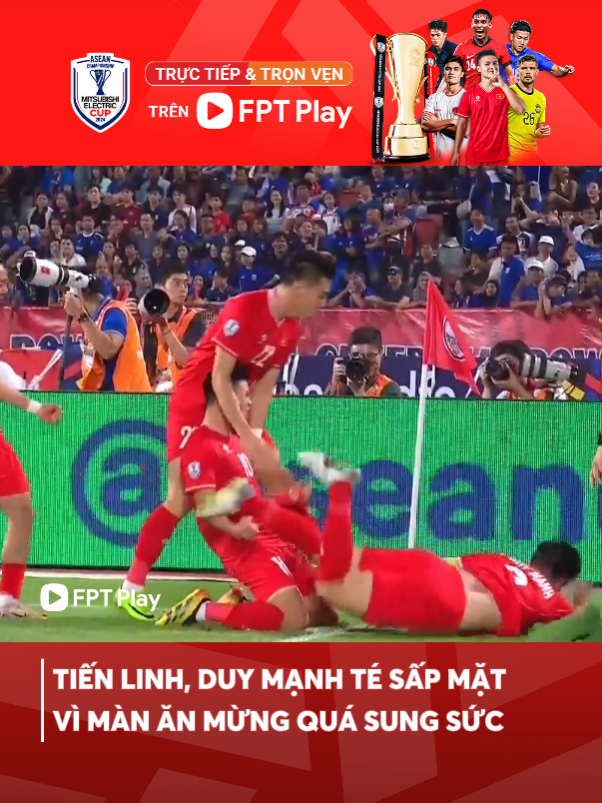 Duy Mạnh, Tiến Linh té sấp mặt vì màn ăn mừng quá trớn =)))) #FPTPlay#AseanCup2024#ASEANUtdFC#mitsubishielectriccup#DoituyenVietNam#ptt#pv