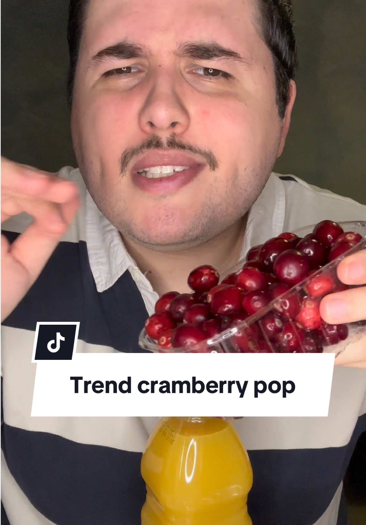 Je teste la trend des cranberry pop trempés dans du sprite 😅 Ça te tente ou pas ? 🤷‍♂️ #degustation #food #tiktokfood #pourtoi #fyp #nourriture #viral #asmr #haul #cranberry #candiedcranberries #recette #sprite #cranberries #canneberge #cramberrysprite 