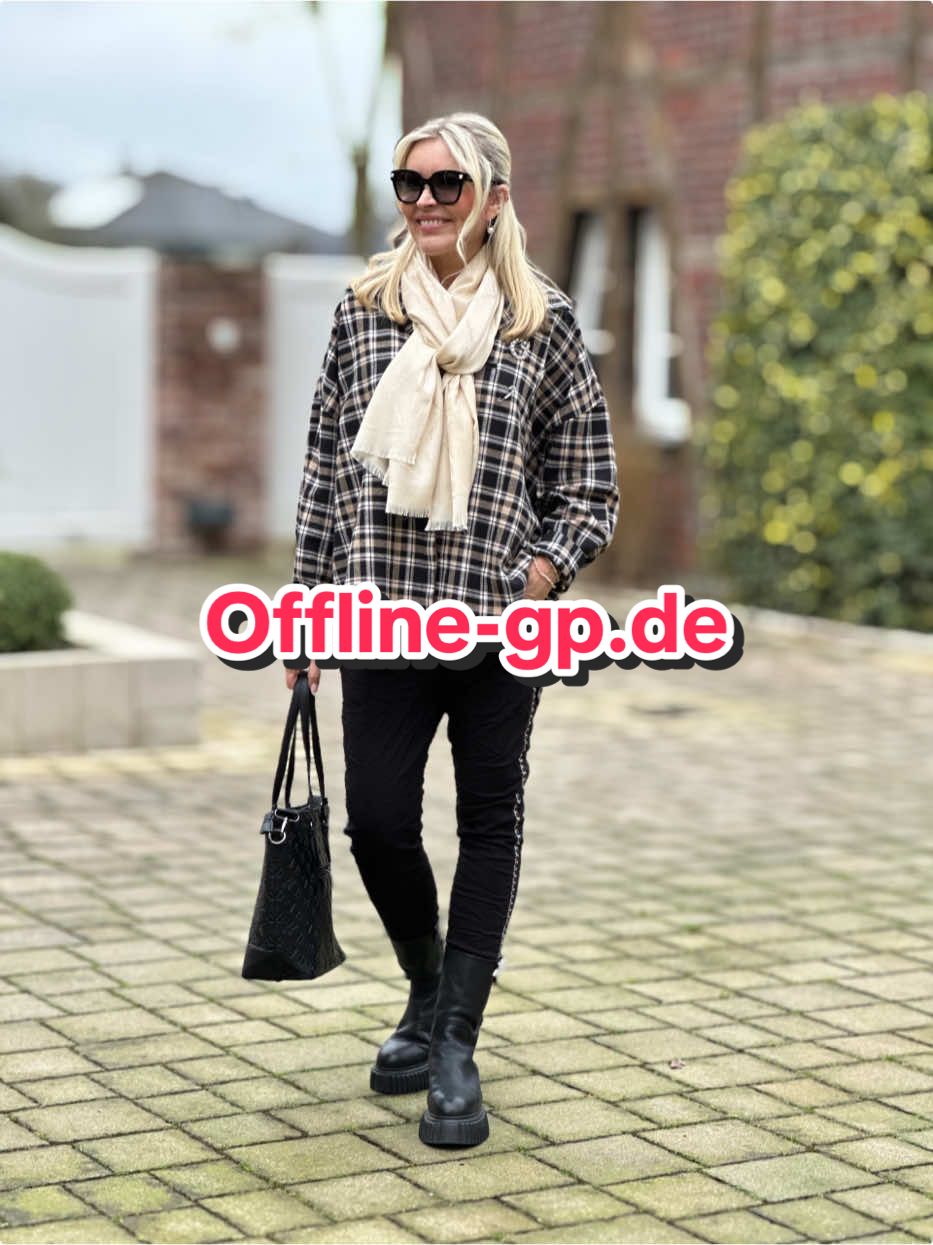 𝒲𝑒𝓇𝒷𝓊𝓃𝑔 𝒜𝒹.* Eine tolle neue Auswahl von Offline-gp.de 🎉 Habt ihr einen Favoriten? 1️⃣0️⃣% 𝗥𝗔𝗕𝗔𝗧𝗧 auf alles im Onlineshop mit „marta10“ - gültig HEUTE & MORGEN 🔝  . LINK 🔗 IN BIO‼️ . 🤍Perlenarmbänder & Kreuzkette @magicpearl.official  ⭐️ Schuhclips Maximondaen.de 15% mit  Marta15  . #neuekollektion #beigepants #beigestyle #beigeoutfit #oversizedsweater #kreuzkette #schal #crossbodybag  #stulpen #whiteshirt  #karohemd #allblack  #blackootd #blackoutfit  #schwarzesoutfit #streifenliebe  #streifenshirt #jogpants #schwarzehose  #damenmode #modebloggerin #fashionaccount #damenkleidung #modefürfrauen #damskamoda #moderbloggerin #agelessstyle  #styletipsforwomen #styleatanyage #styleblogger_de 