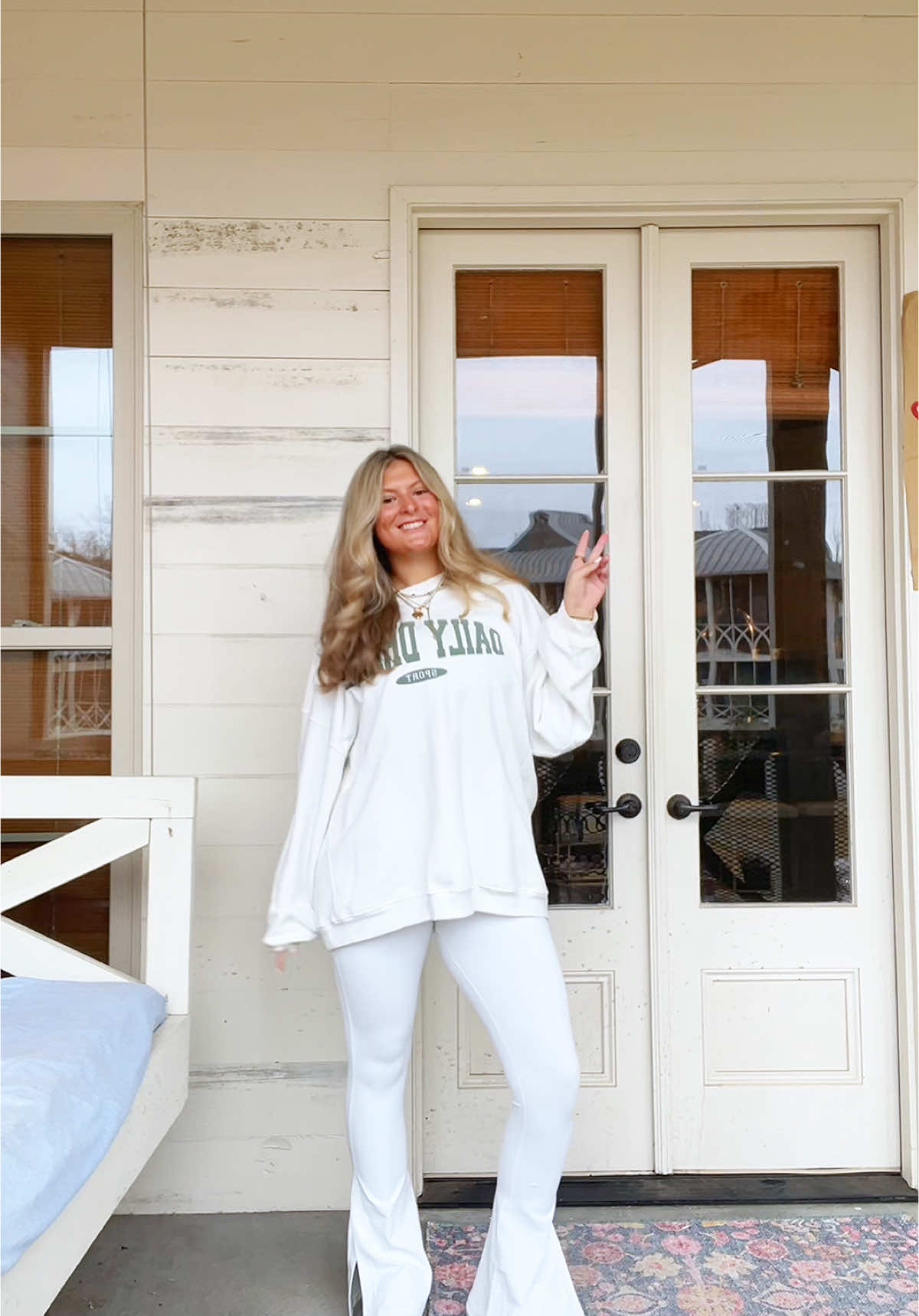 all white 🤌 love a good monochrome moment !! #OOTD #outfitinspo #allwhitefit #splits59 #dailydrills #trendycrewneck #whiteleggings #whitesplits59 #splits59whiteleggings #hoka #blowout #dyson #collegeoutfits 