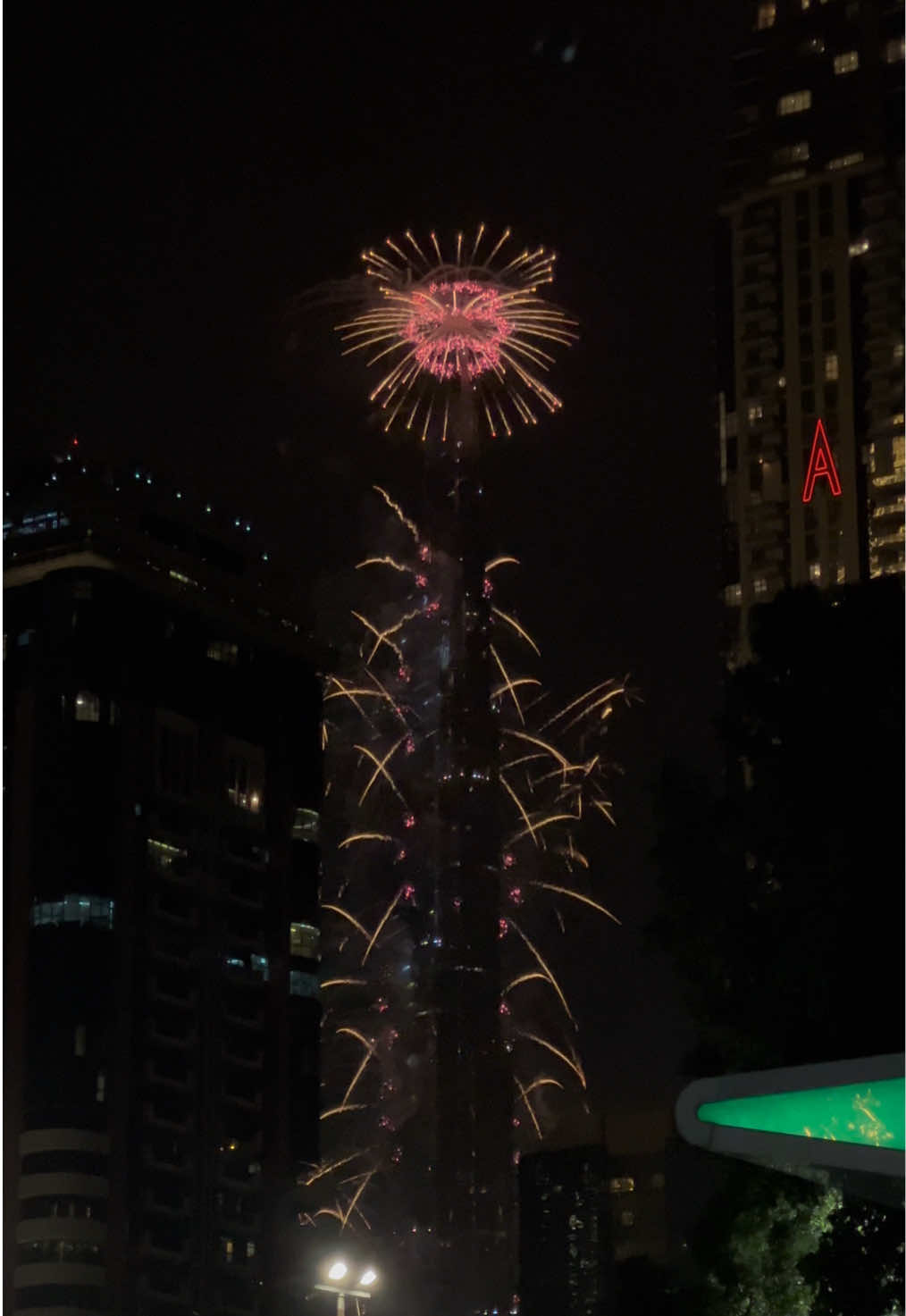 happy new year #2025 #newyear #happynewyear #happynew #fireworks #dubainewyear #newyear2025 #dubai #celebration #cometodubai 