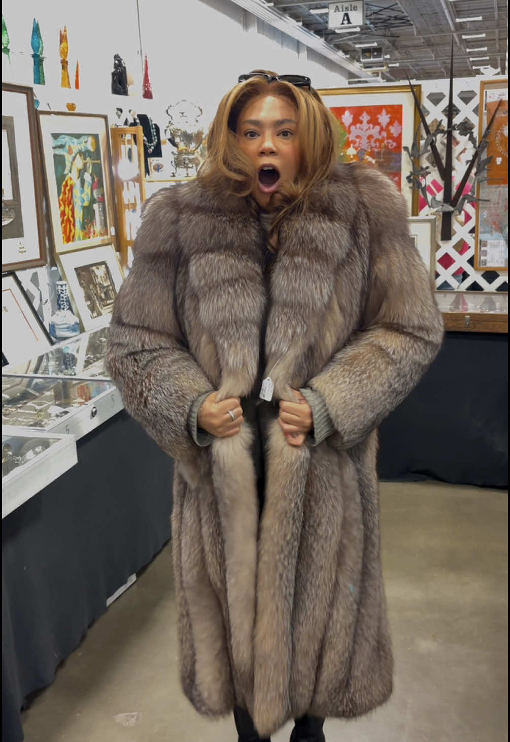 Y’all! I manifested the fur coat of my DREAMS this weekend @thebigflea . I’ve had a few fur coats pinned on Pinterest for a few years now but have not found the right coat for me. Well let me tell you the universe really is starting my New Year off right! I thought it couldn’t get any better after landing a great new job but it has also already brought me a coat better than my Pinterest algorithm could even imagine!  It’s truly not too snug, I just had on a thick cashmere sweater but it’s a PERFECT fit 🤩 If you thought I was boujee before?! Prepare to be sick of me 😂.  Have you ever found your dream thrift? #thirft #thrifting #fur #furcoat #mobwife #apresski 