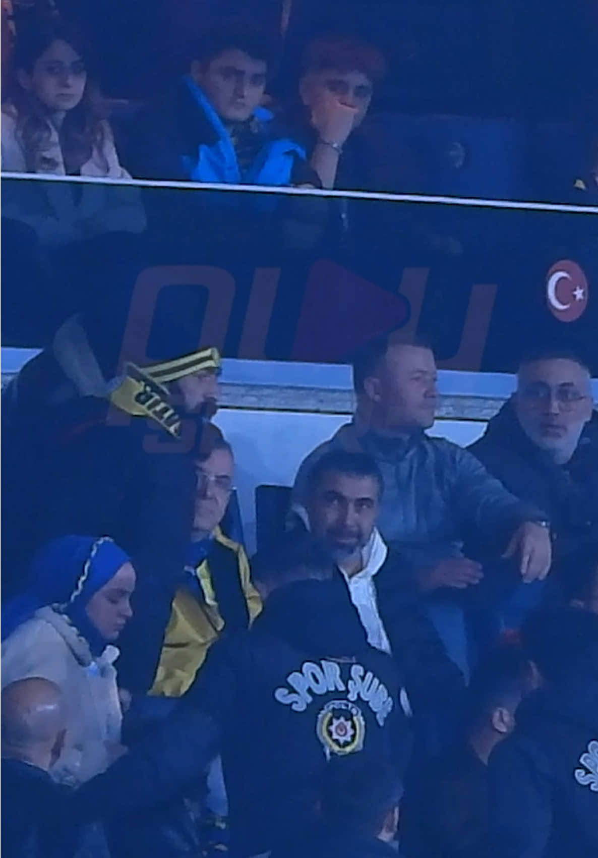 Fenerbahçe tribünlerinde yönetim istifa sesleri ve yaşanan tartışma!💥