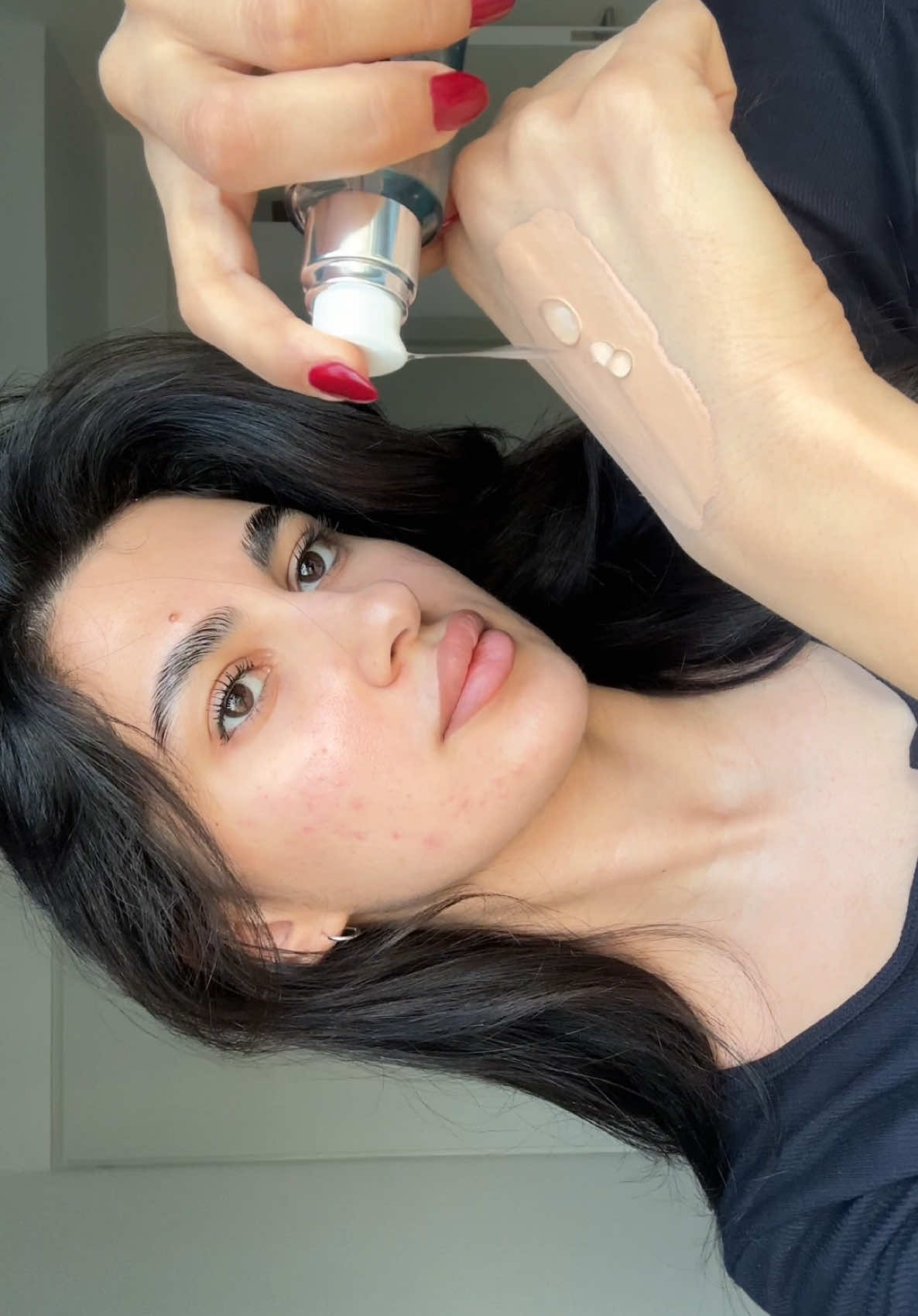 my secret to avoid flaky makeup this winter ❄️ using Vichy mineral 89 @Vichy Laboratoires #makeuphack #foundationhack #skincare #vichyskincare 