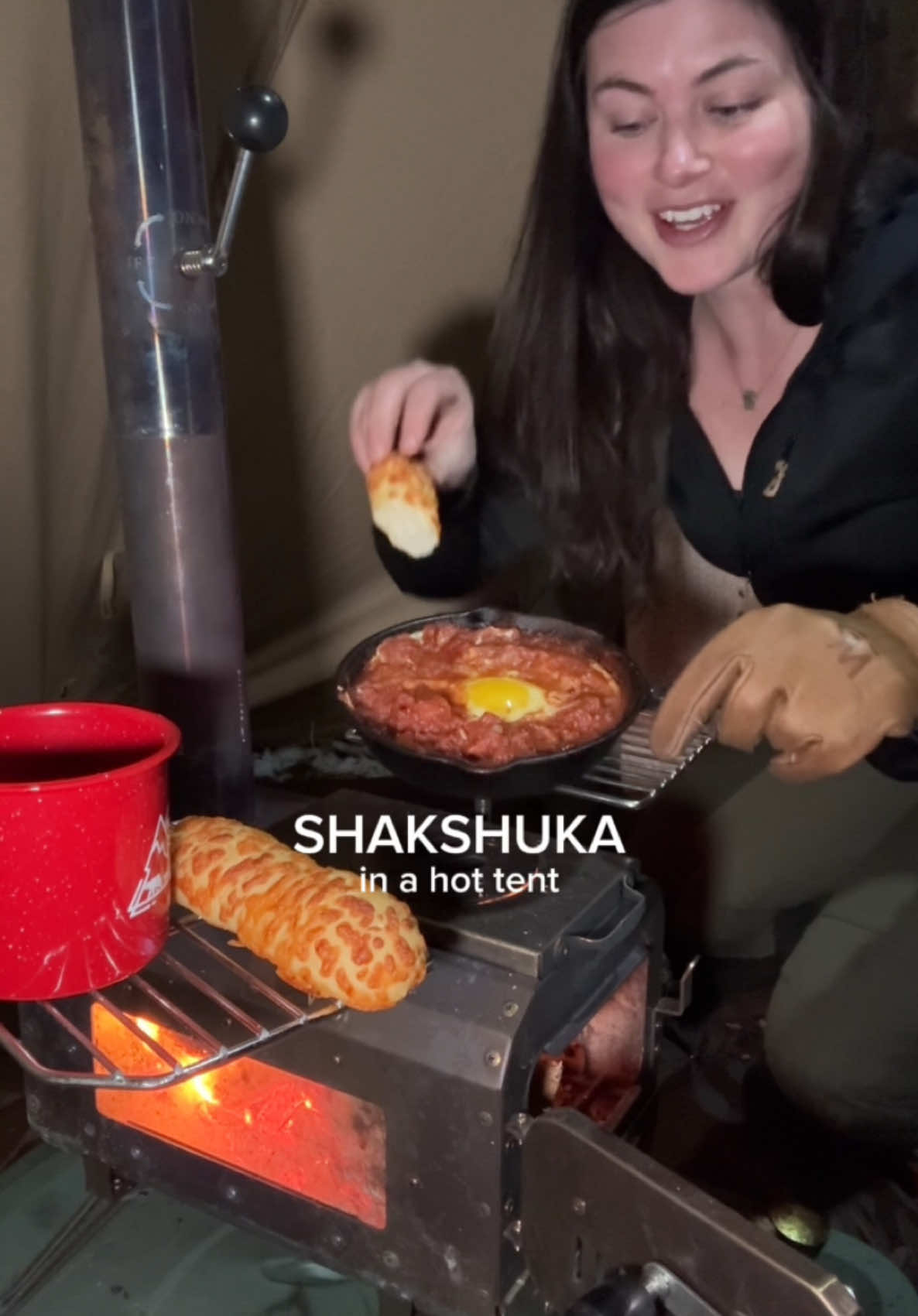 Winter camping in a hot tent paired with the coziest meal ever.  🥘 Shakshuka recipe 🍅 -red bell pepper  -diced tomatoes  -garlic cloves -paprika -coriander -cumin -chilli powder -oregano -salt -egg