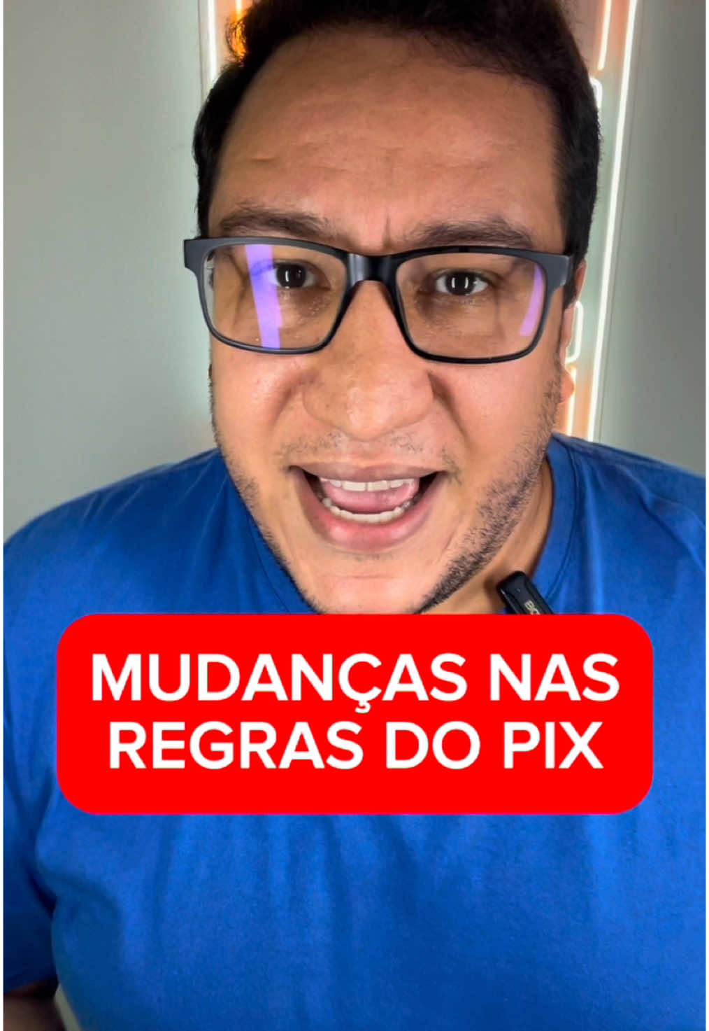 NÃO DA PRA EXPLICAR ESSA NOVA REGRA EM 1 MINUTO E MEIO, Mas eu tento trazer algumas maneiras de ajudar as pessoas a entenderem. No vídeo eu tentei simplificar ao máximo e ainda tive que cortar pra não exceder o tempo do Reels. Mas resumindo, não é sobre gastar 5k no CPF ou 15k no CNPJ, mas sim sobre comprovação da ORIGEM desse dinheiro, afinal o interesse da Receita Federal é este, tributar as receitas. Se você recebe aluguel e consegue comprovar, fiscalmente esse valor, tudo certo! Se você gasta 20k mas recebe 20k ou mais na empresa, com emissões de nota fiscal, tudo certinho, não tem com o que se preocupar. Se a sua família usa seu cartão, mas todos tem um salário e você consegue comprovar a origem dessas transferências, tudo certo também. Essas regras da receita servem pra pegar valores que não são comprovados fiscalmente, seja como salário ou notas fiscais, e ai sim, nesses valores tributar e aplicar multas. Quem vai se preocupar com isso são as pessoas que recebem muito e declaram pouco, ou nem declaram, pois a receita terá os extratos de PIX e Cartão pra cruzar e confrontar. Por isso, se você faz tudo certo, segue a vida normalmente. Agora quem compra e vende sem nota, quem ganha sem declarar, esses sim precisam se preocupar. Se é certo ou não, cada um sabe da sua própria vida e suas responsabilidades. O vídeo não é opinativo, é informativo. Gostou das dicas? Então me siga e compartilhe. #receitafederal #novasregraspix #cartaodecredito #banco #operadora #fatura #pagamento #transferência #imposto #tributo