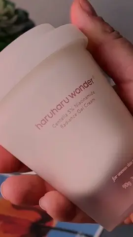 Hyperpigmentation? Stubborn dark spot? Uneven skin tone ? Dull skin that needs to get its glow back? This product combo is exactly what you need in your routine @haruharu wonder  @nurilounge.official #haruharuwonder #veganbeauty#kireanskincare#hyperpigmentation#niacinamide#brightening#darkspotaway