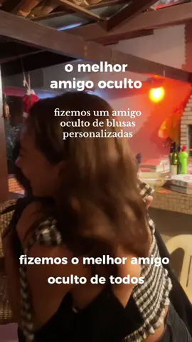 O melhor amigo oculto de todos!!!!!  Novo talento do grupo designers de camisetas 💅🏻💅🏻💅🏻 @biasocha @maria clara @Lorena Noleto650 @Sofia @Marina Ferreira  #amigooculto #amigaschallenge #amigoocultotiktok #confra #camisetaspersonalizadas 
