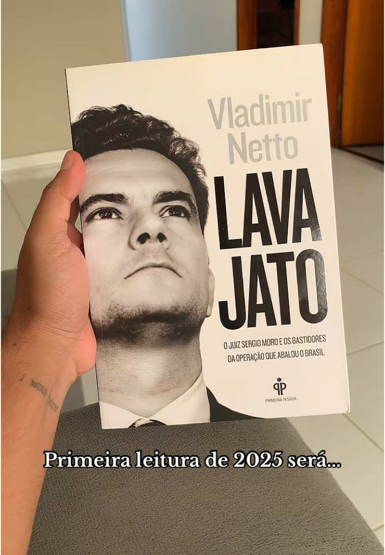 A primeira leitura do ano será sobre esse assunto que é subestimado em nosso país 👀 #LavaJato #BookTok #FirstBookOf2025 #Trend 