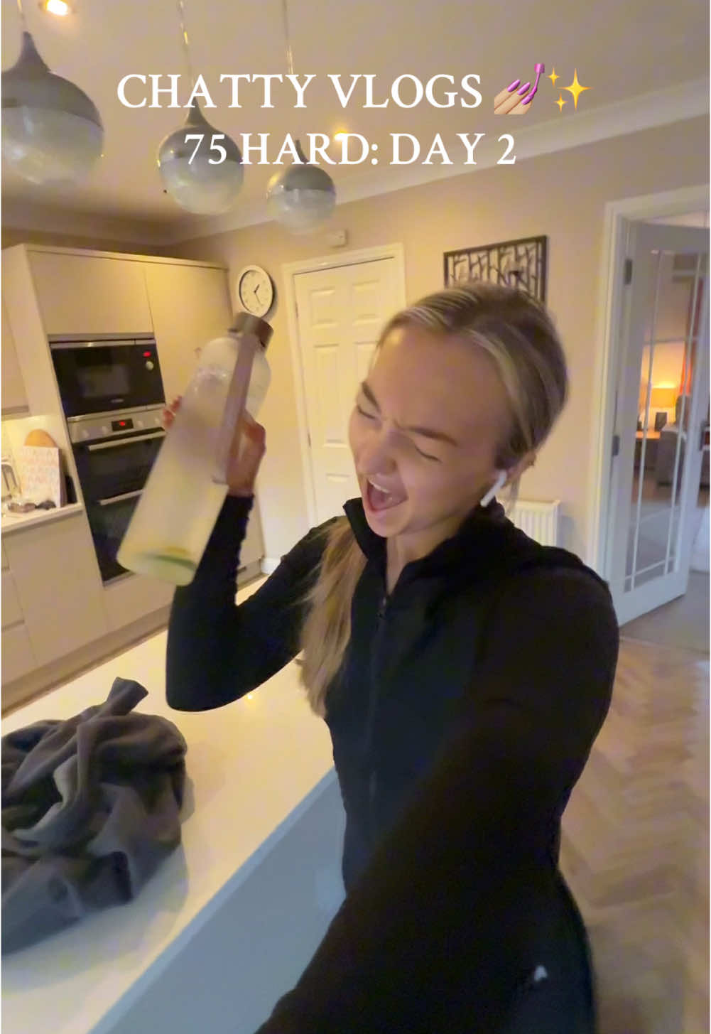 HAPPY SUNDAY QUEENS!!! DAY 2/75!!!! Ngl guys exercising and drinking tons of water does indeed actually make you feel good, who’d of thought 🤪🙈💅🏼✨ ps the loveable rouge in partick is 👩🏼‍🍳💋 for a gorg Sunday roast!!! Xoxo #justgirlythings #chattyvlogs #chattyvlog #75hard #75hardchallenge #75hardvlogs 