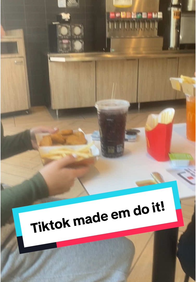 #tiktokmademedoit #tiktokhacks #hacks #mcdonalds #fy #fyp #simplifyyourlife #mcnuggets @loganstark866 