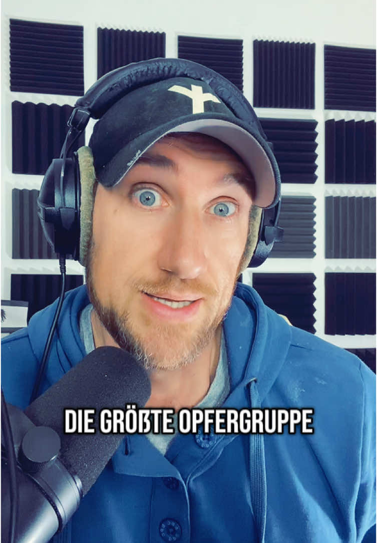 Die größten Opfer im zweiten Weltkrieg waren die Russen? 27. Millionen Menschen sollen durch die Hände der Deutschen ums Leben gekommen sein. Ermögliche meine Arbeit: Andreas Goebel IBAN: LT673500010008036053 BIC: EVIULT2VXXX Amazon: meinungsverbrecher.de/wunschzettel Paypal: feder@moralbehindert.de BTC: 151MfuZ8LcQuo5sc3jUTUQeag3BARoHWUE #geschichte #weltkrieg #ww2 #ww2history #barbarossa 