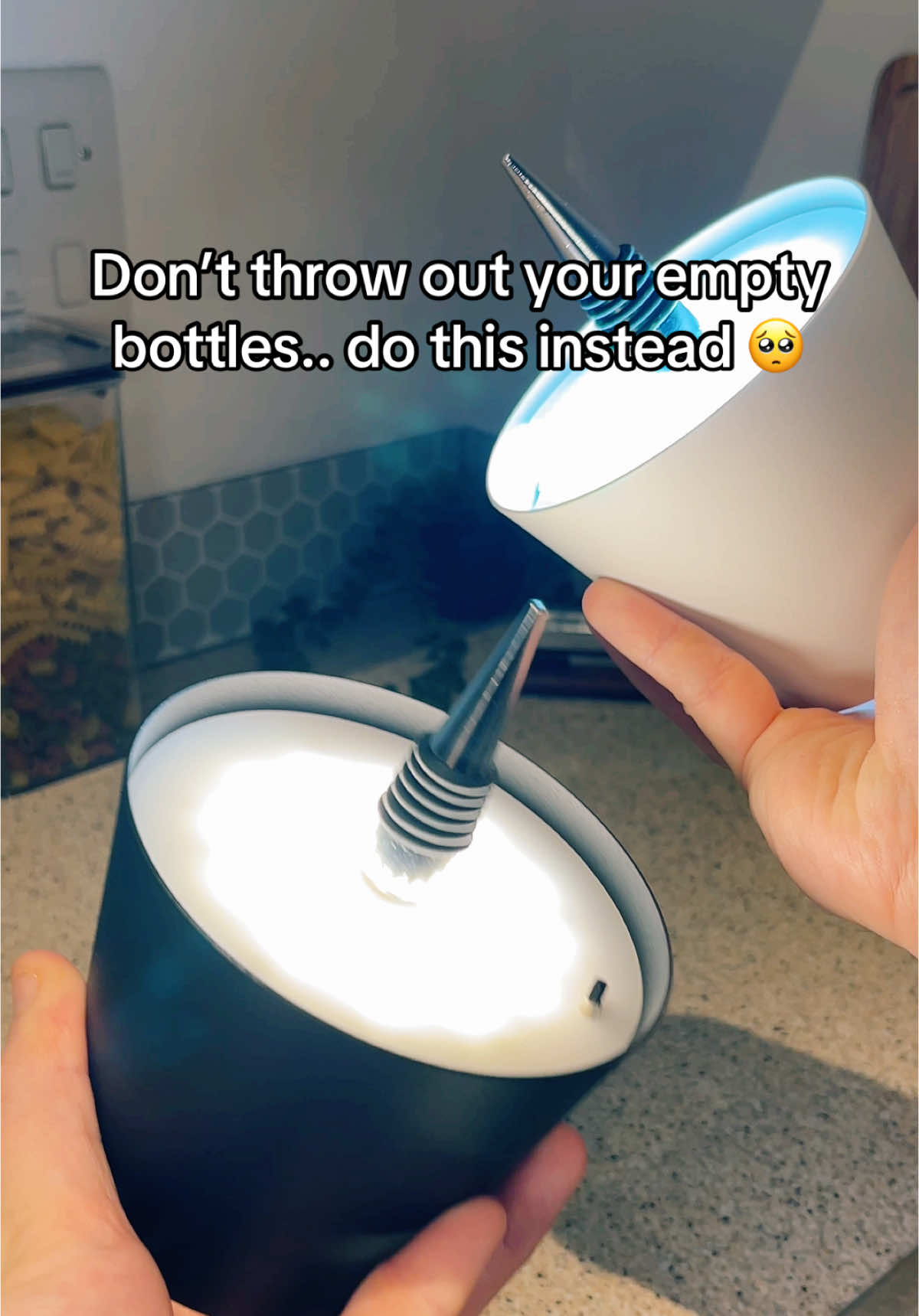 Instant ambiance 😍💫 #homehacks #LifeHack #bottlelamp 