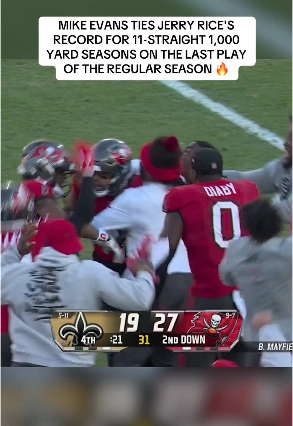 With this catch, Mike Evans also cashed in on a $3M incentive for hitting 1,000 yards on the season 🤩 (📺: FOX) #nfl #bucs #football 