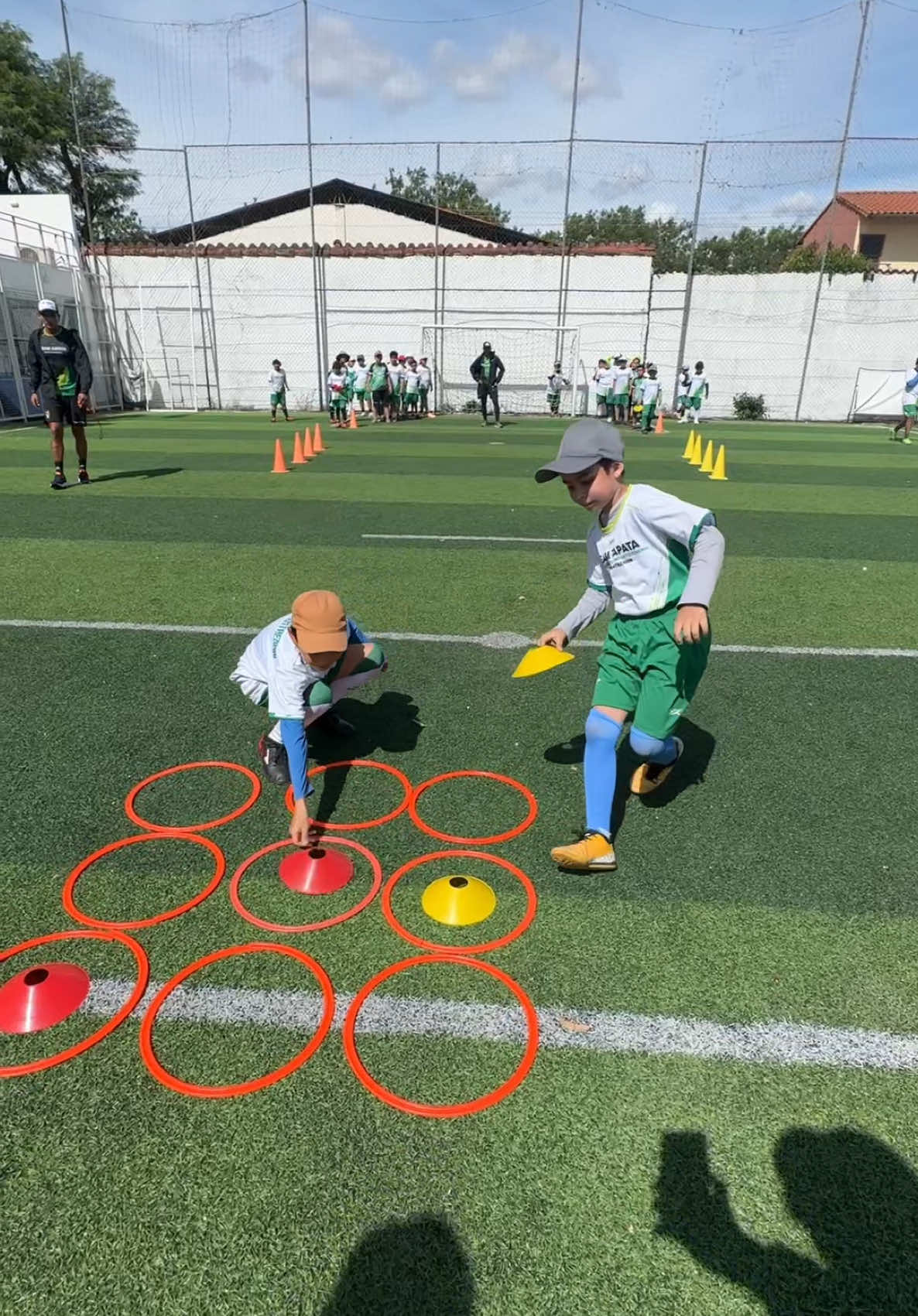 Dinámica con nuestros niños 💪🏽🫡🏃🏻‍♂️🏃🏼‍♀️‍➡️#veniaentrenar #teamzapata #niños 