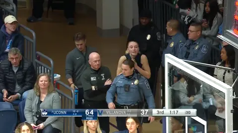 Paige bueckers has returned to the court but she was still crying in tears because of injures her leg as her ankle and she’ll be out for the remainder of the game for today’s game against Villanova wildcats women’s college basketball game 