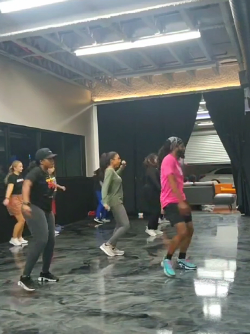 We need more classes like this in Kennesaw Georgia 😲💯🔥 💃🏽 Next Class: Jan 15 ↔️ Type: In-person & Virtual  📍 Location: #kennesaw , GA ⏰️Time: 7pm est #workout #swaywithsamone #Fitness #newyearresolution #fitnessmotivation #hiphopdance #hiphopclass 