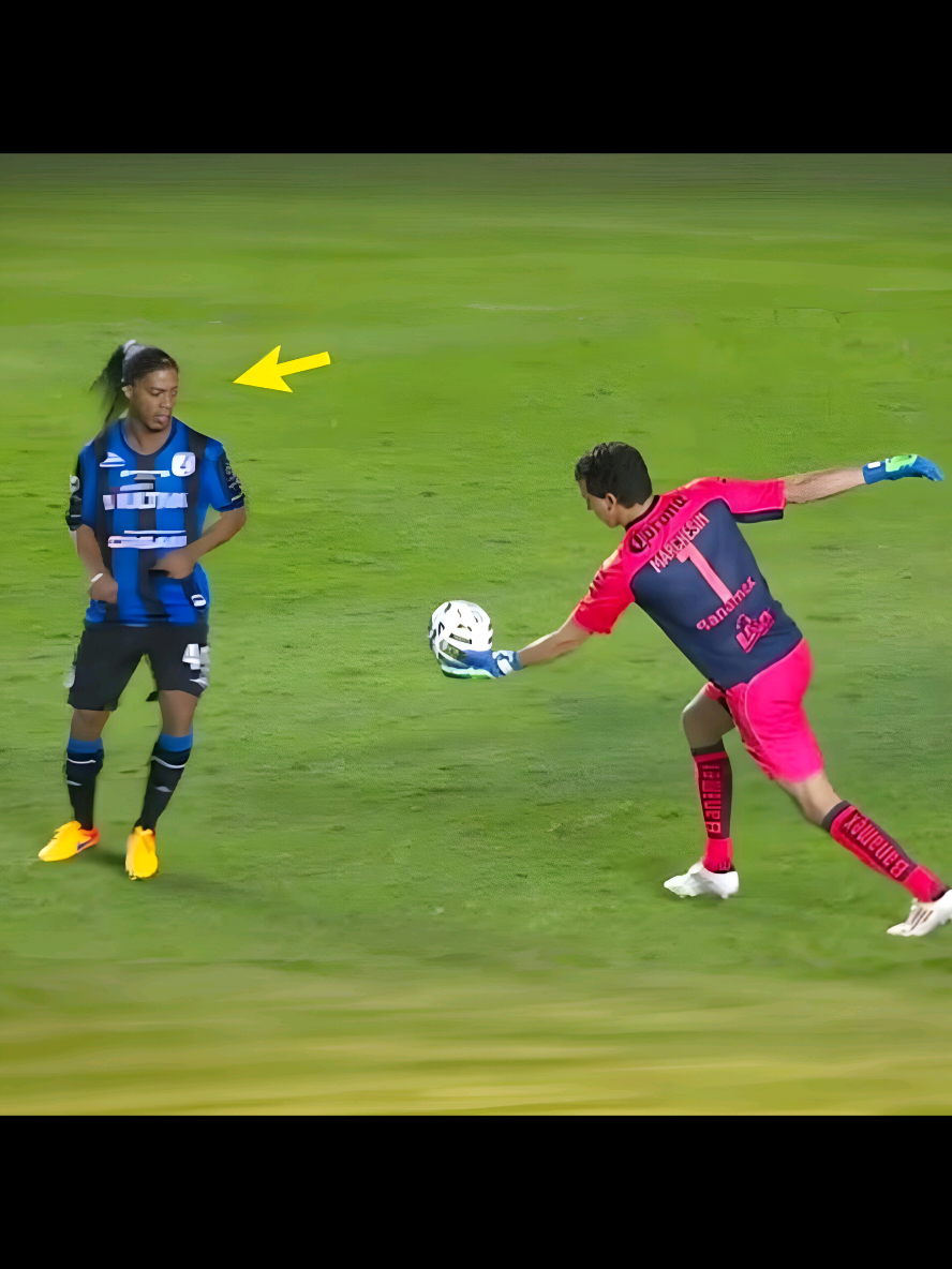 Goalkeepers Destroyed By Ronaldinho