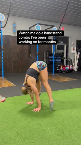 Pike handstands are harddd and I barely held it but we’re making progress #Fitness #handstand #calisthenics 