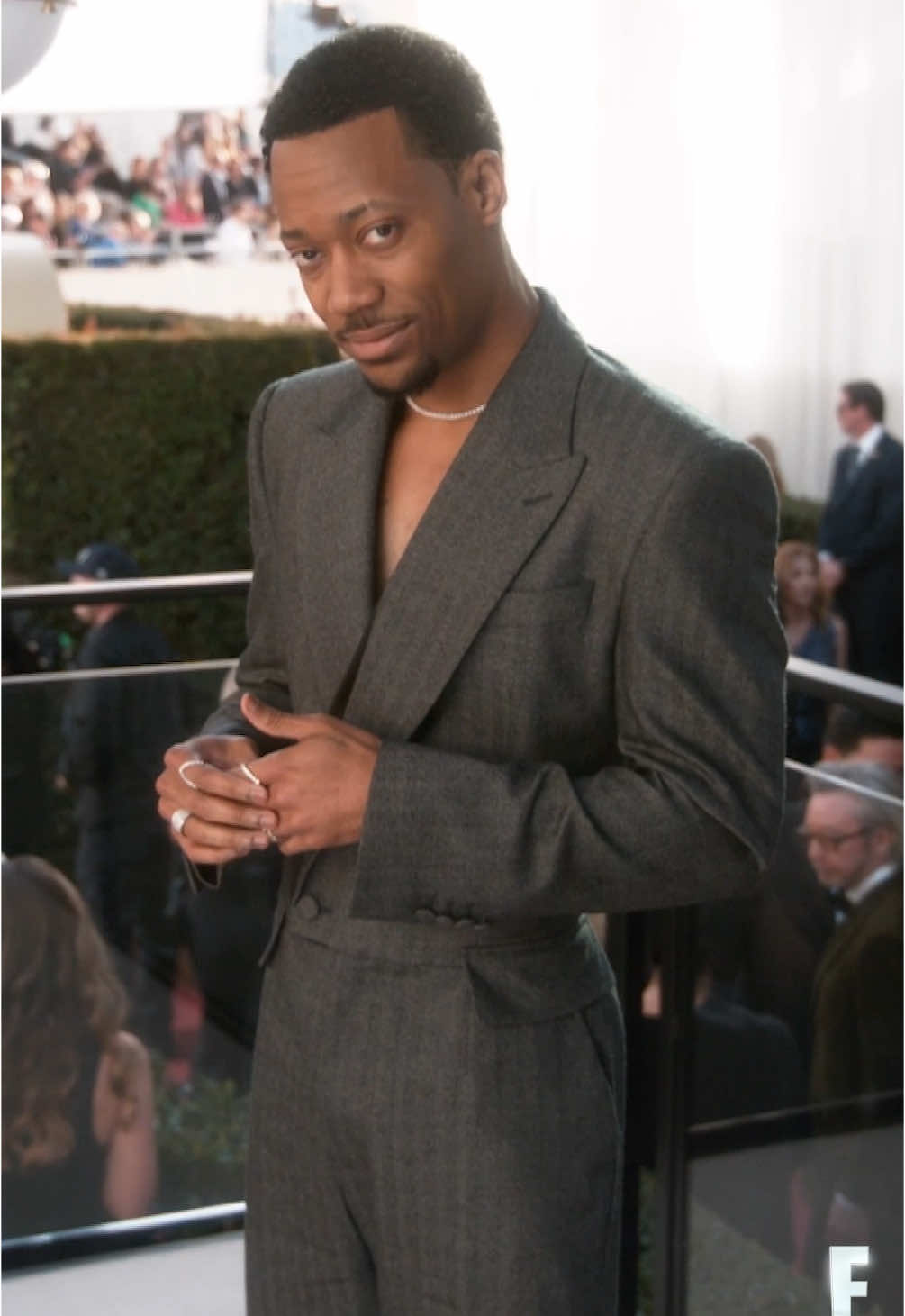 When Tyler James Williams arrives at the #GoldenGlobes, #Glambot class is in session. 😍🔥#AwardsSeason 