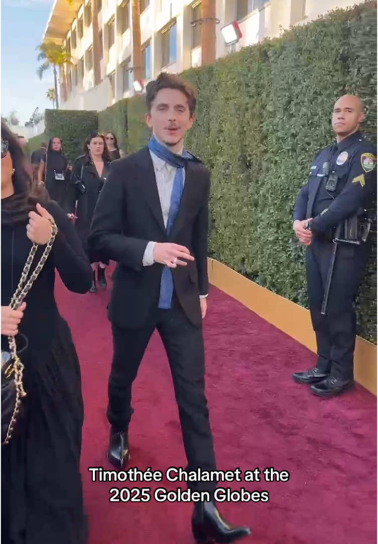 Almost fainted ‘cause #TimotheeChalamet was *THIS* close to me on the #GoldenGlobes carpet 🥹