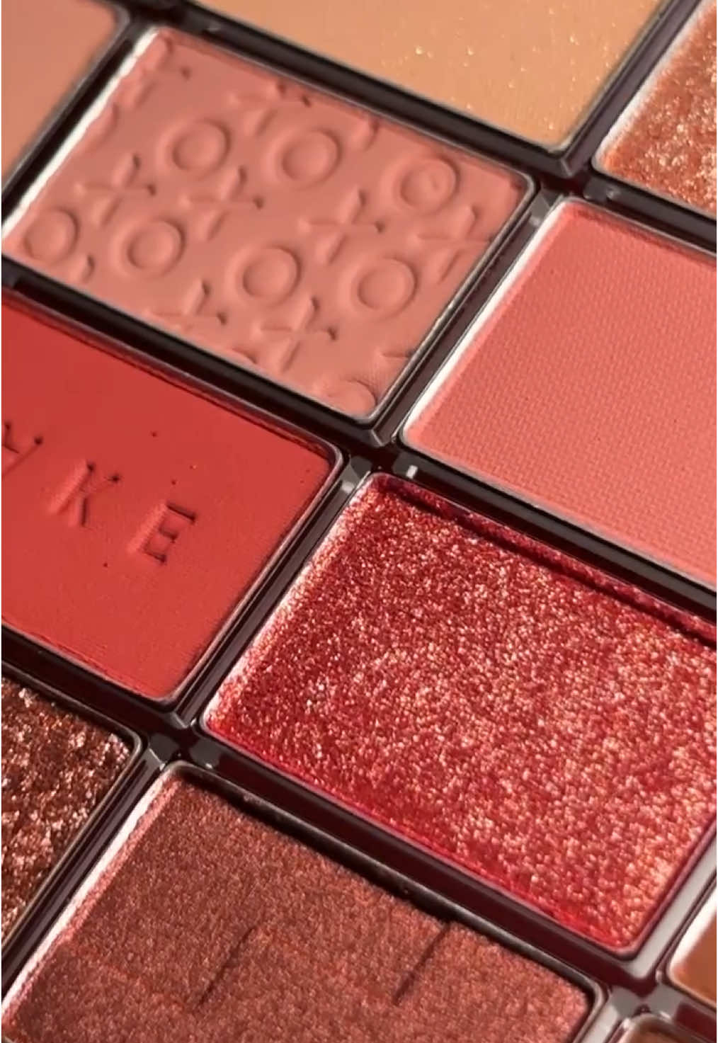 The newest and reddest eye palette♥️ Dive into the pink & red makeup with WAKEMAKE! #squidgame #wakemake #squidgames2 #makeup #beauty #squidgamenetflix #beautyhacks #makeuptutorial 