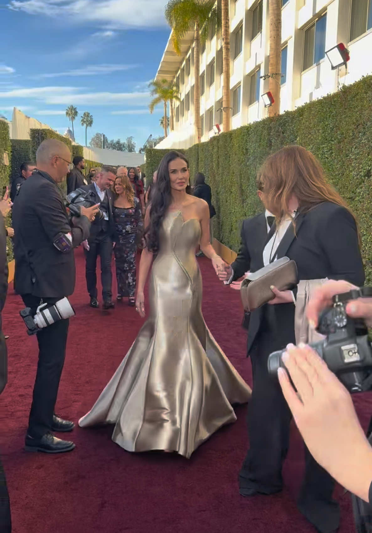 Demi Moore shines on the #GoldenGlobes red carpet. ✨#AwardsSeason