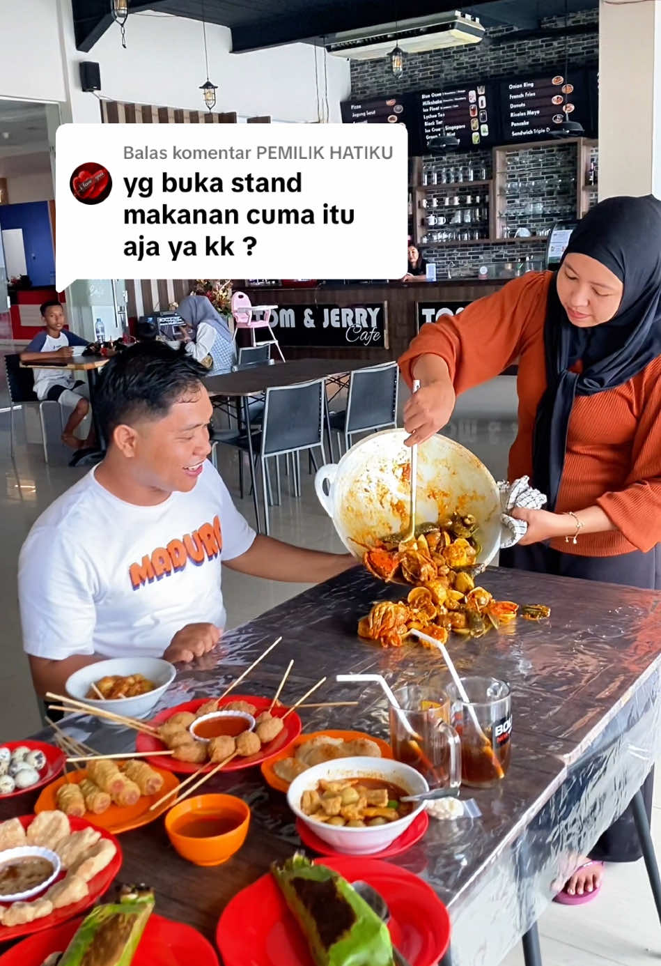 Membalas @PEMILIK HATIKU Ada nih menunya juga lengkap aneka macam seafood rujak lengkap dan enak #caferujak #kangseafood #caferujakbangkalan #seafoodbangkalan #seafoodasammanis #kulinerbangkalan #elmael #kulinermadura 