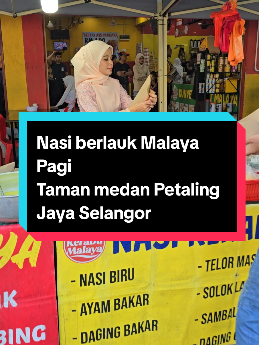 Selamat Tahun Baru 2025 Untuk para peminat masakan Pantai Timur, kini anda tidak perlu pergi jauh untuk menikmati hidangan kegemaran seperti Nasi Berlauk, Nasi Dagang dan Nasi Kerabu.  Di Nasi Berlauk Malaya, Nasi Dagang Malaya, dan Nasi Kerabu Malaya, kami menyediakan aneka juadah tradisional Pantai Timur yang asli dan lazat. Antara menu istimewa kami seperti gulai ayam, gulai kambing, gulai daging, ayam bakar, daging bakar, kerutuk itik, ayam goreng berempah, ayam goreng kunyit, daging goreng kunyit, lontong Malaya, bihun goreng, serta pelbagai pilihan kuih-kuih tradisional dan moden. Kedai kami dibuka setiap hari dari jam 7.00  pagi hingga 12.00 tengahari di dua lokasi. 1 ▶️ Cik Teh menguruskan cawangan  di Taman Puchong Permai, berhadapan dengan Shell dan McDonald's.Boleh waze Nasi Kukus Malaya Best 2 ▶️ Manakala, Cik Roses menjaga cawangan kedua kami di Restoran Kunyet kunyet Malaya, Taman Medan, Petaling Jaya. Boleh waze Kunyet Kunyet malaya Taman medan Jom datang dan rasai sendiri keaslian cita rasa Pantai Timur yang pasti memuaskan!