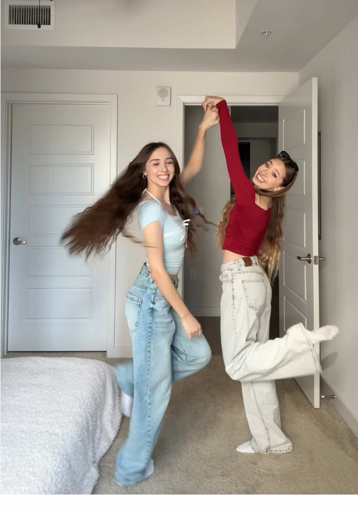 Dance with your bestie 💃