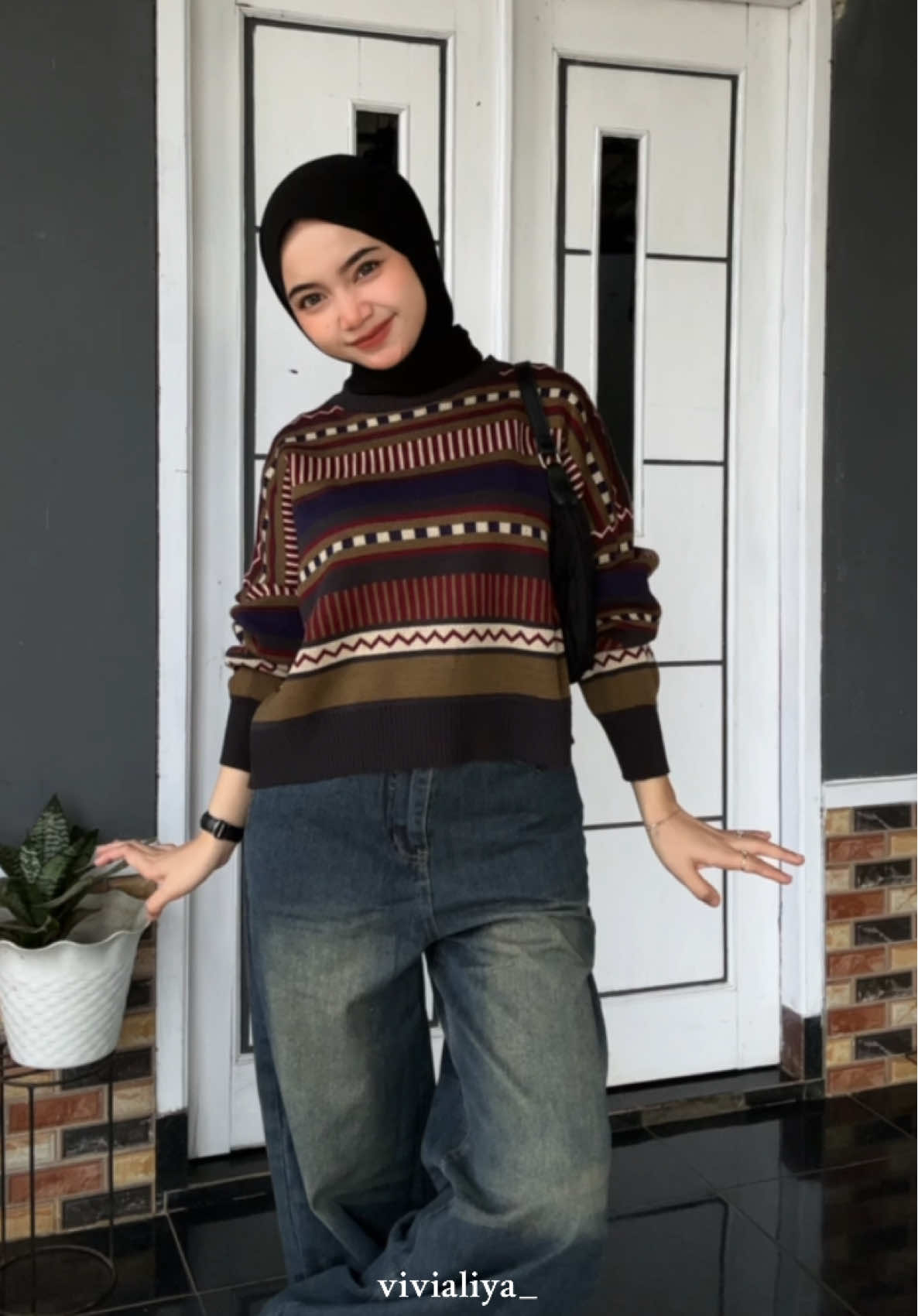 Membalas @semongko #jeanshighwaist #jeansoutfit #sweater #ootdhijab 
