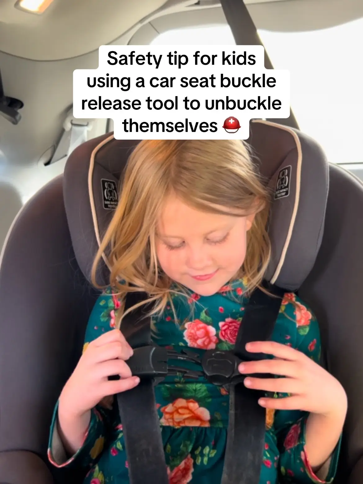 Perfect for allowing preschool aged children to independently unbuckle themselves so that you don’t have to climb to the 3rd row or get out of the car at drop off! #momlife #momhack #momsover30 