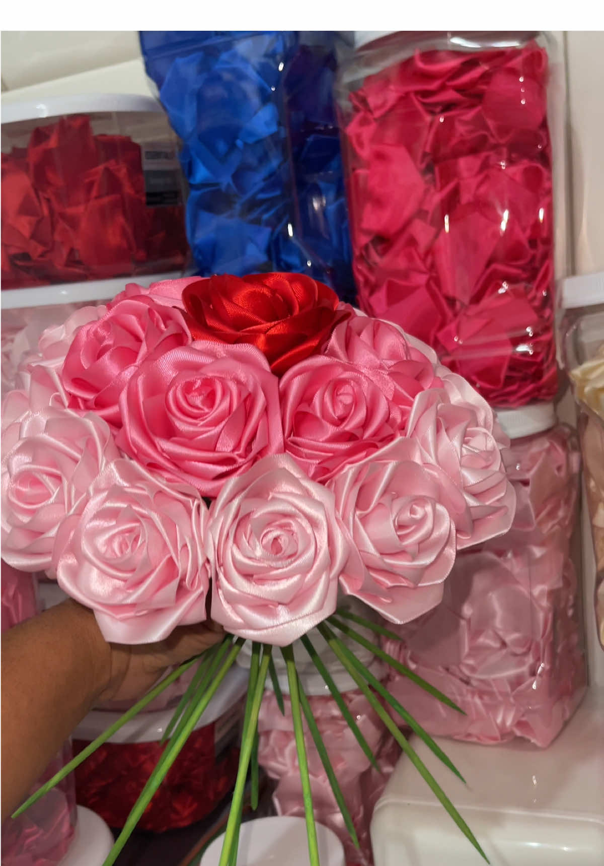 ramo de rosas eternas#rosaseternas #rosa #14defebrero #14 #manualidades #paratiiiiiiiiiiiiiiiiiiiiiiiiiiiiiii #california #parami #arte #dy #ramobuchon #rosas #liston 