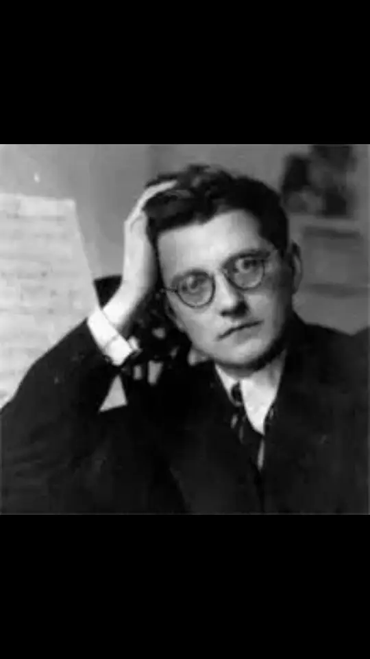 Dmitri #DmitrievitchChostakovitch (en russe : Дмитрий Дмитриевич Шостакович né le 12 septembre 1906 (25 septembre 1906 dans le calendrier grégorien) à #saintpétersbourg dans #empirerusse et mort le 9 août 1975 à #Moscou en #URSS , est un compositeur russe de la période #soviétique .